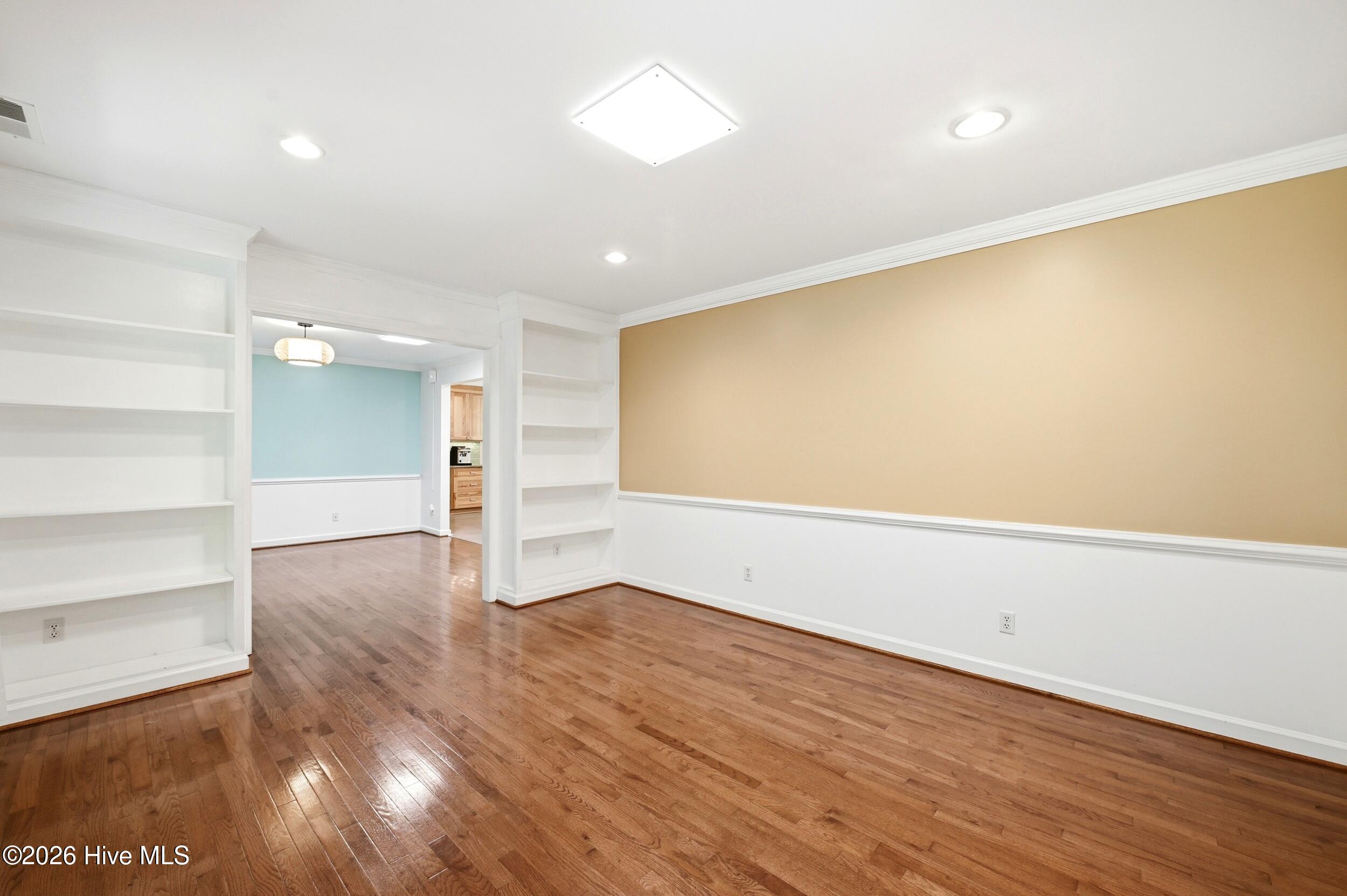 100570431 | Photo 13