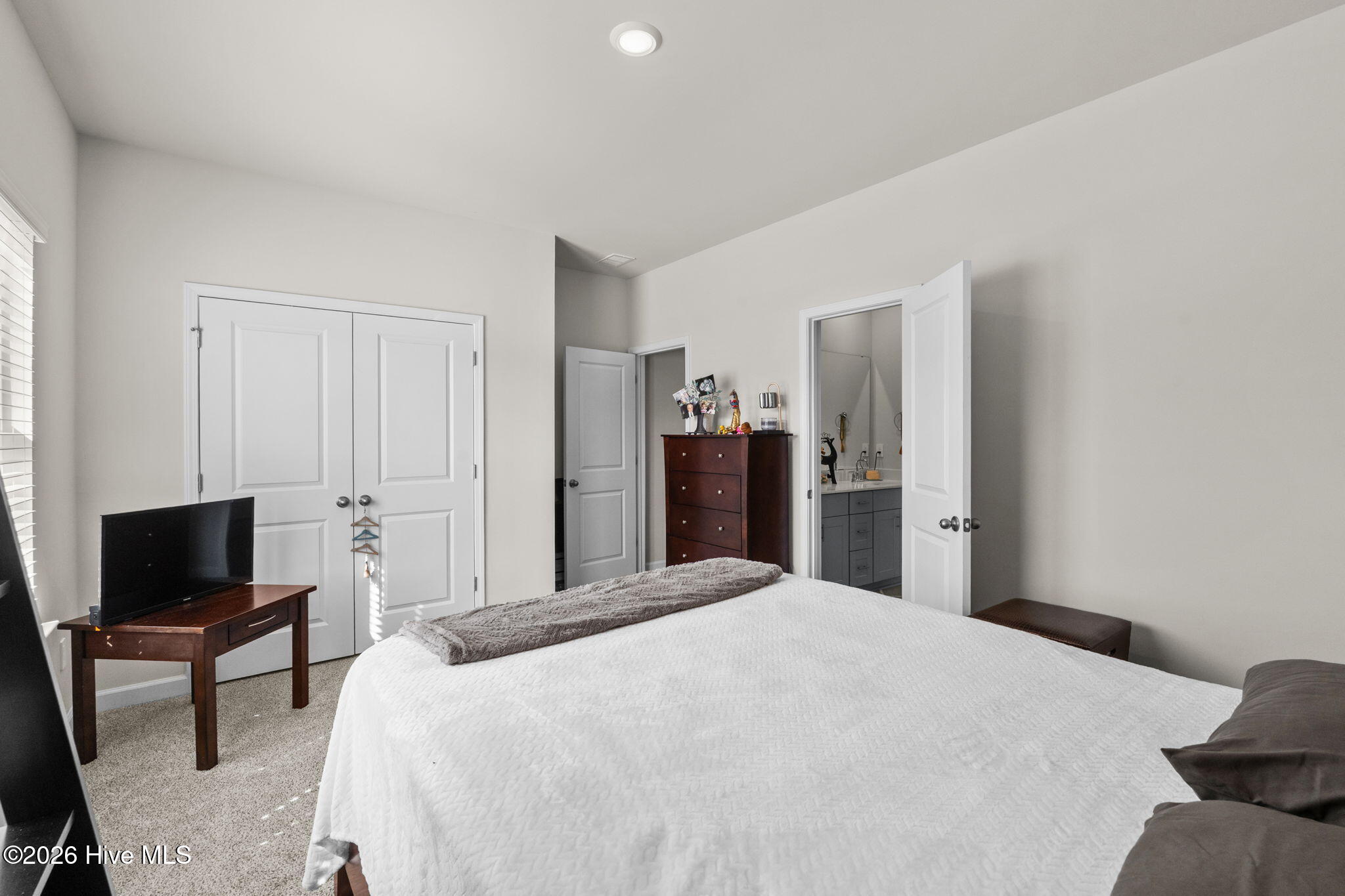 100563775 | Photo 33