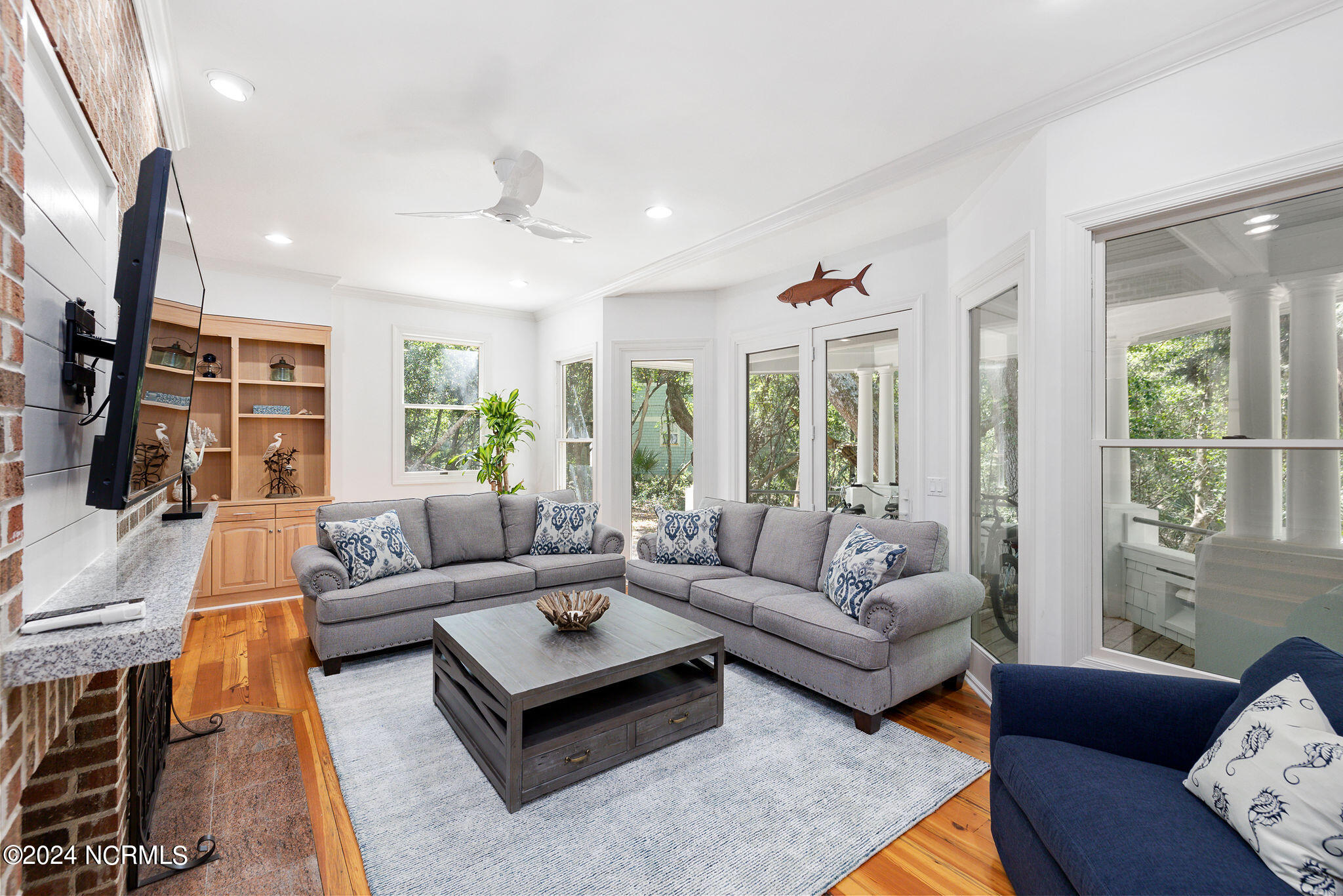 100493590 | Photo 12