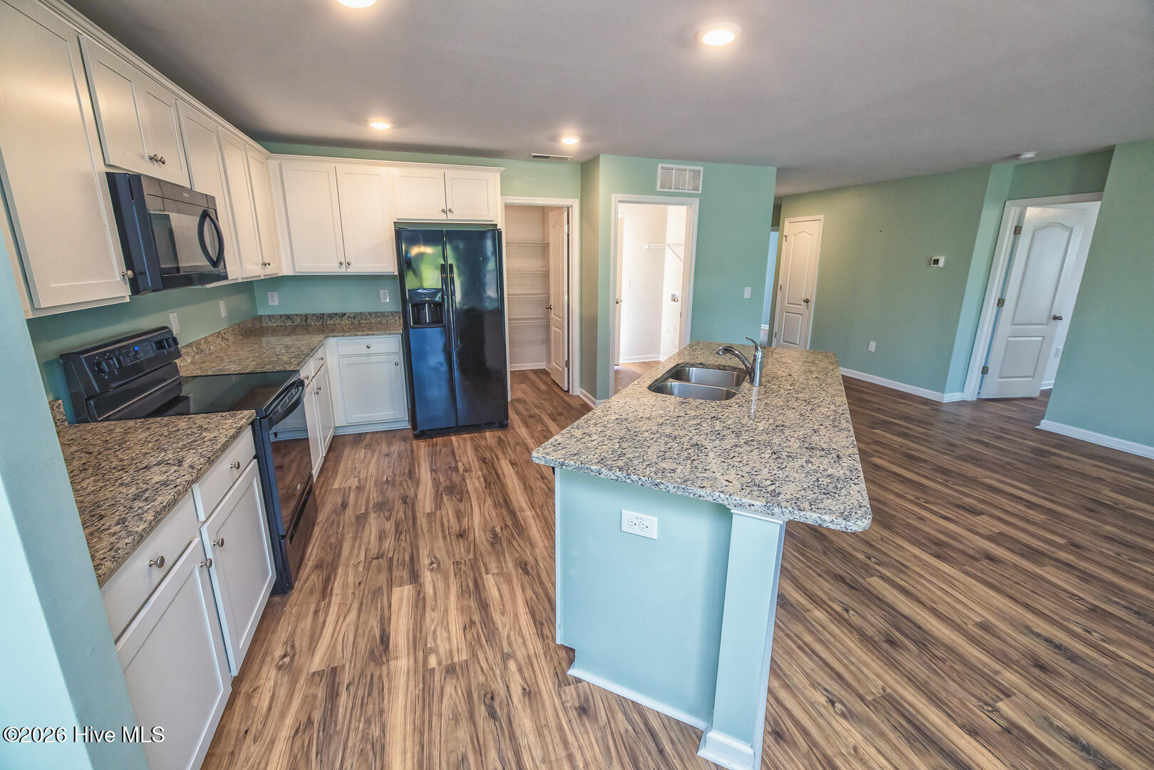 100558342 | Photo 62