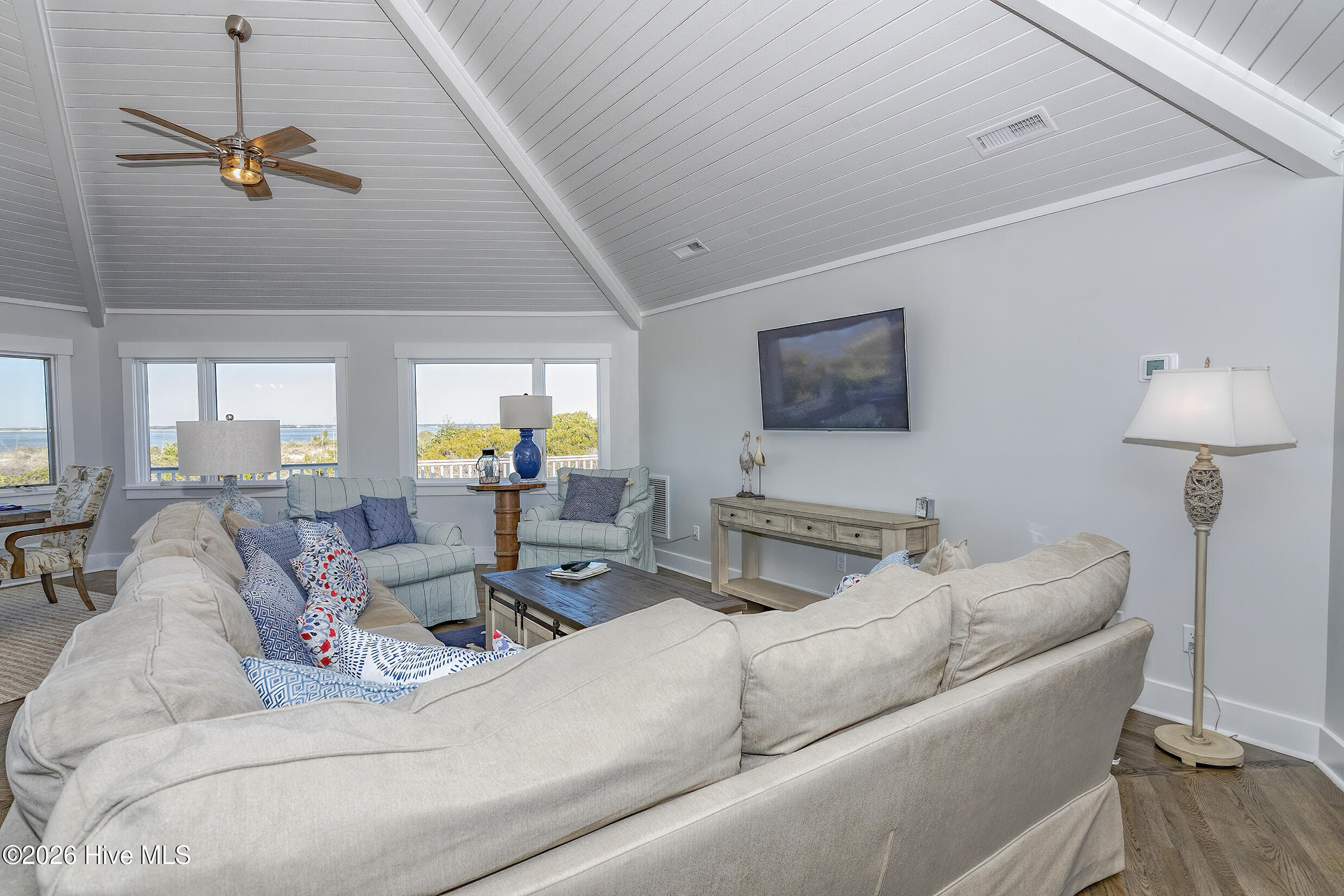 100560271 | Photo 13