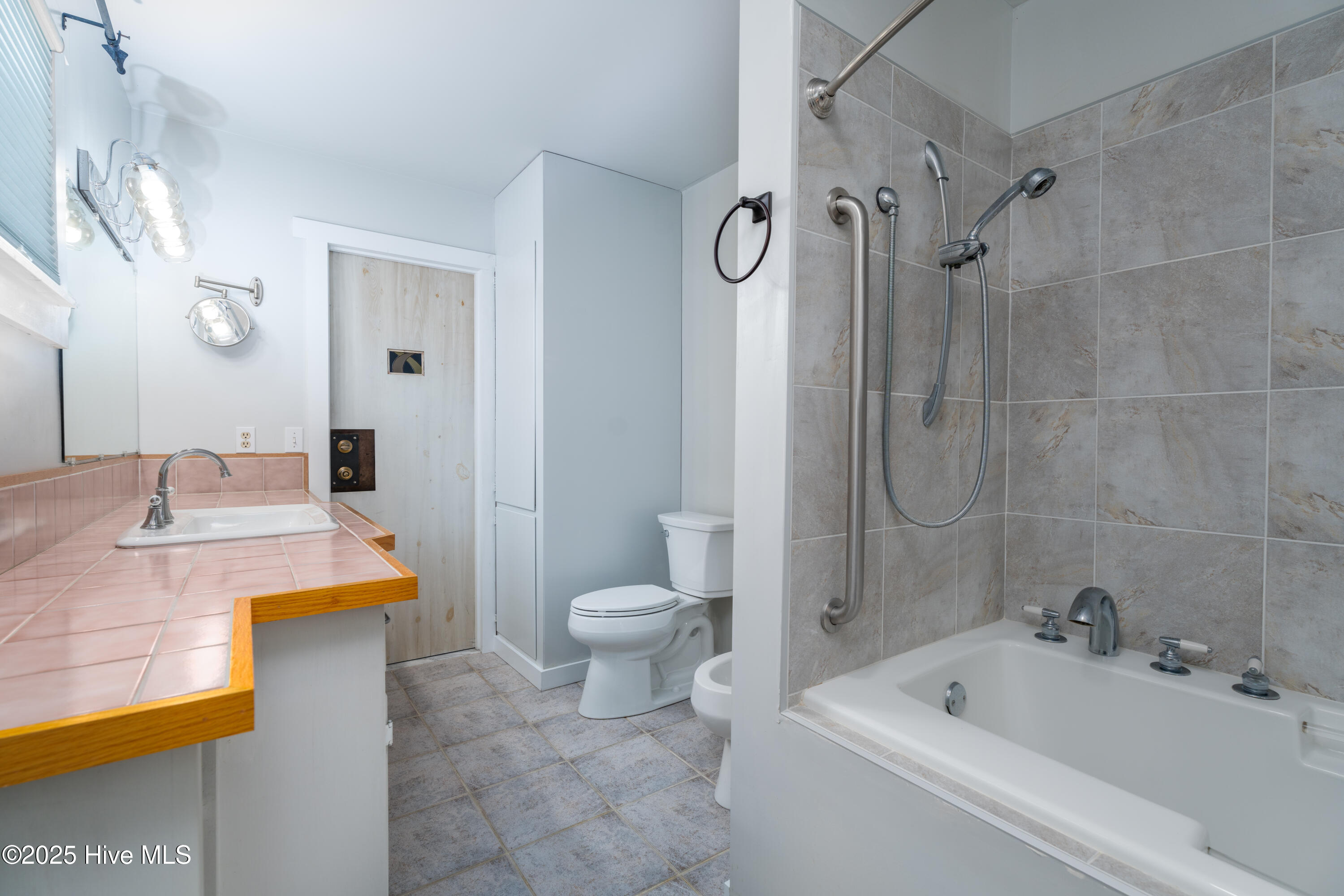 100543560 | Photo 25