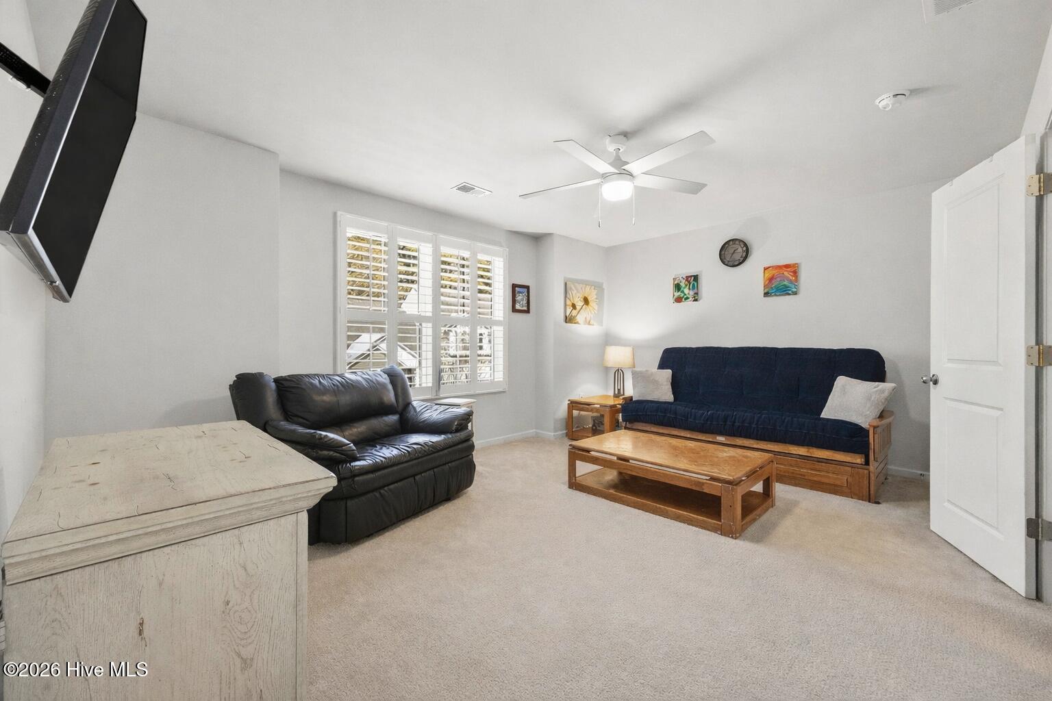 100553227 | Photo 18