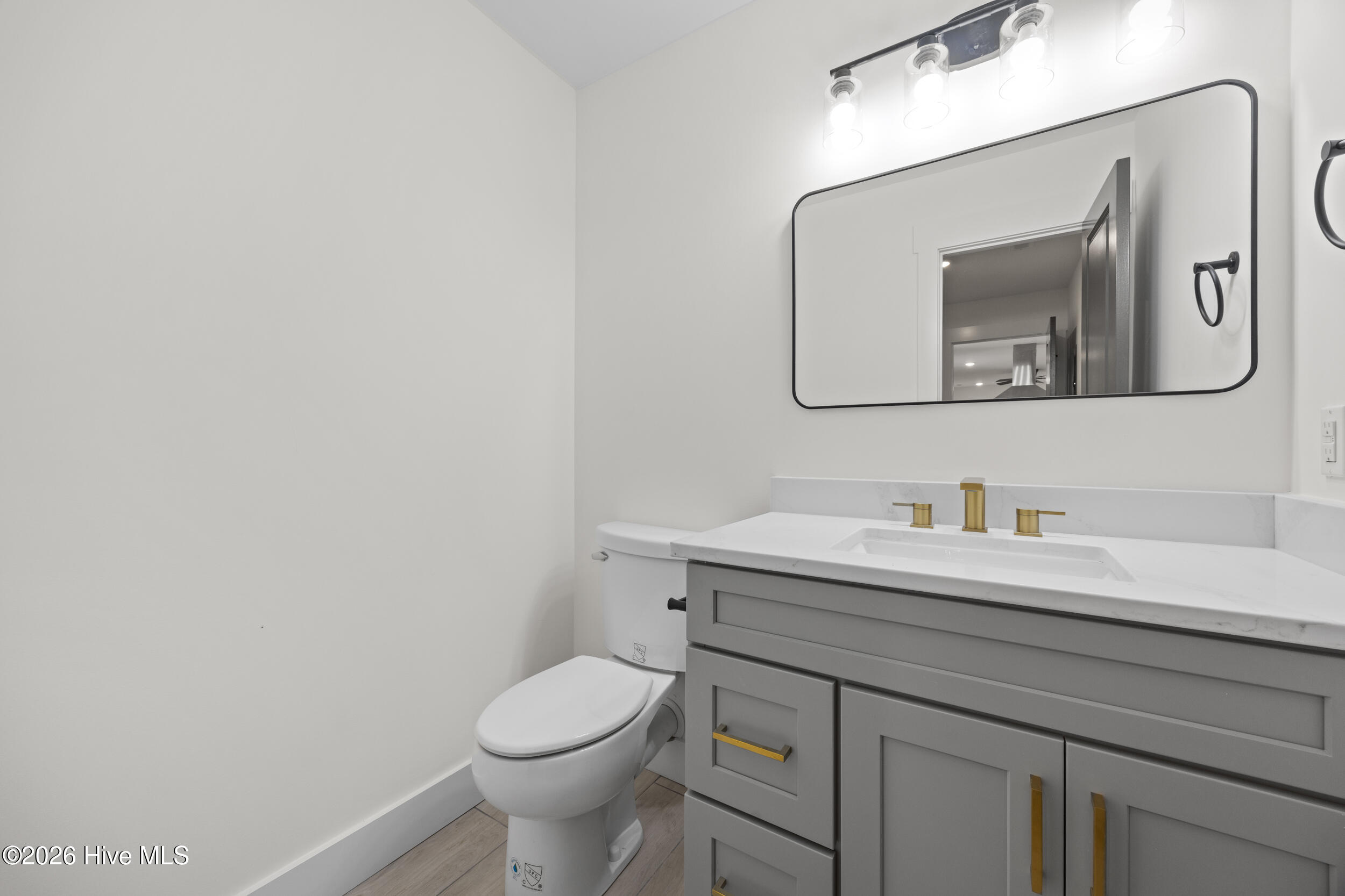 100556943 | Photo 36