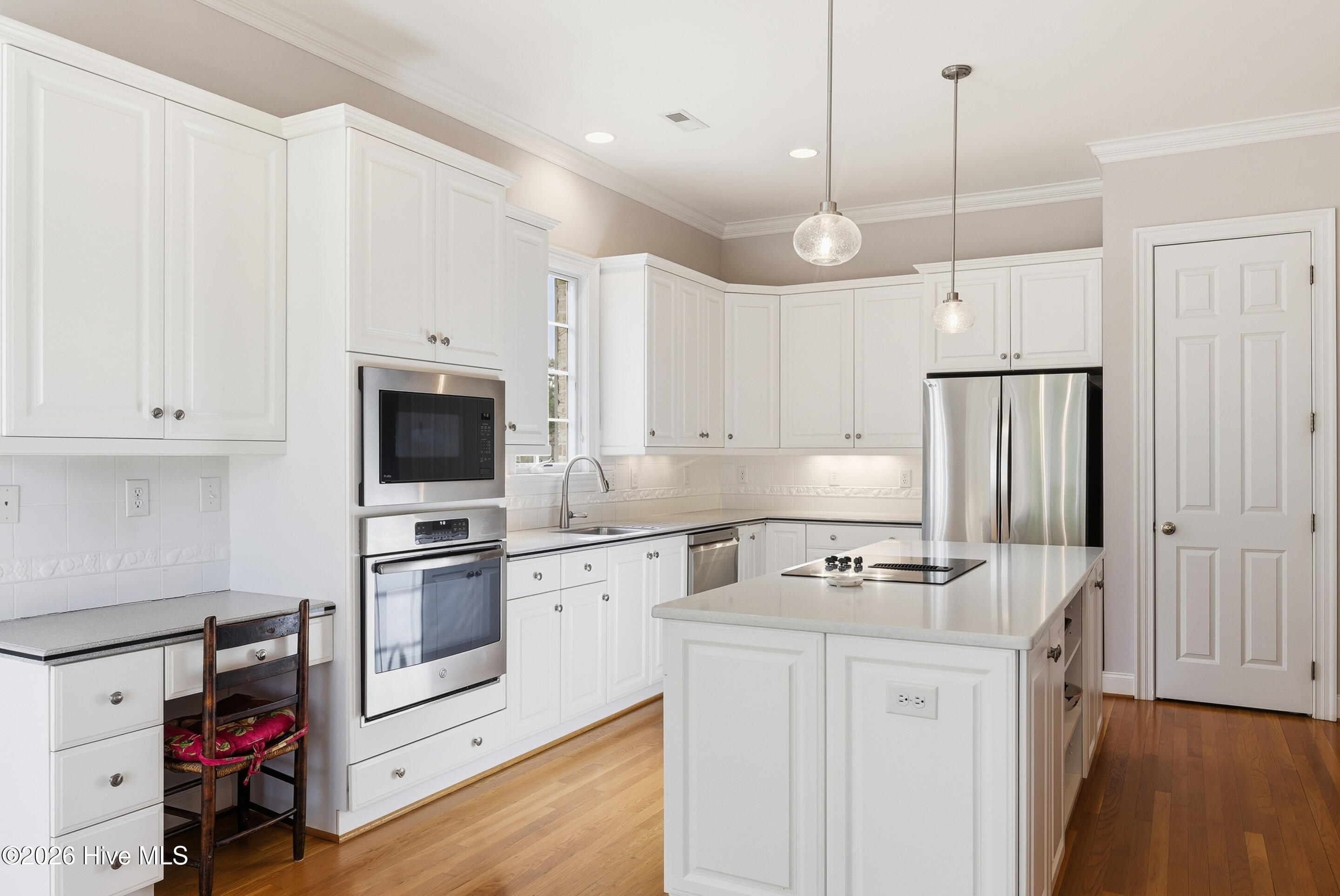 100568595 | Photo 18