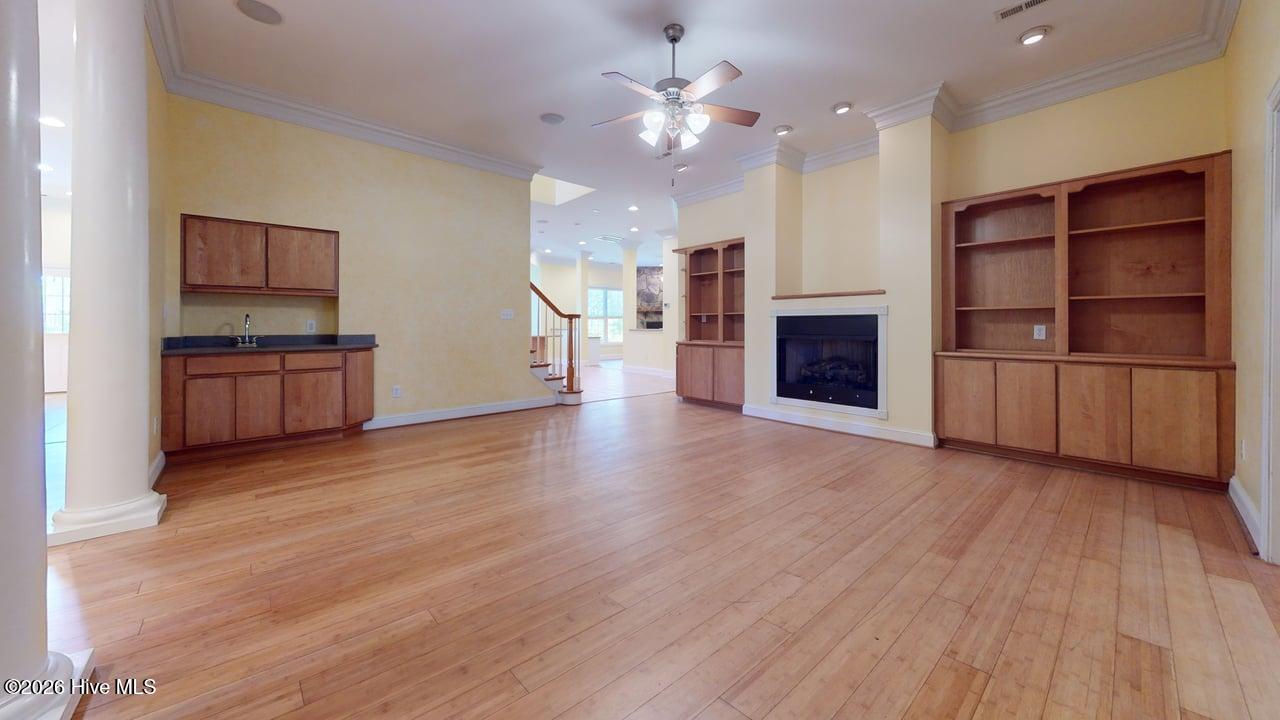 100568487 | Photo 52