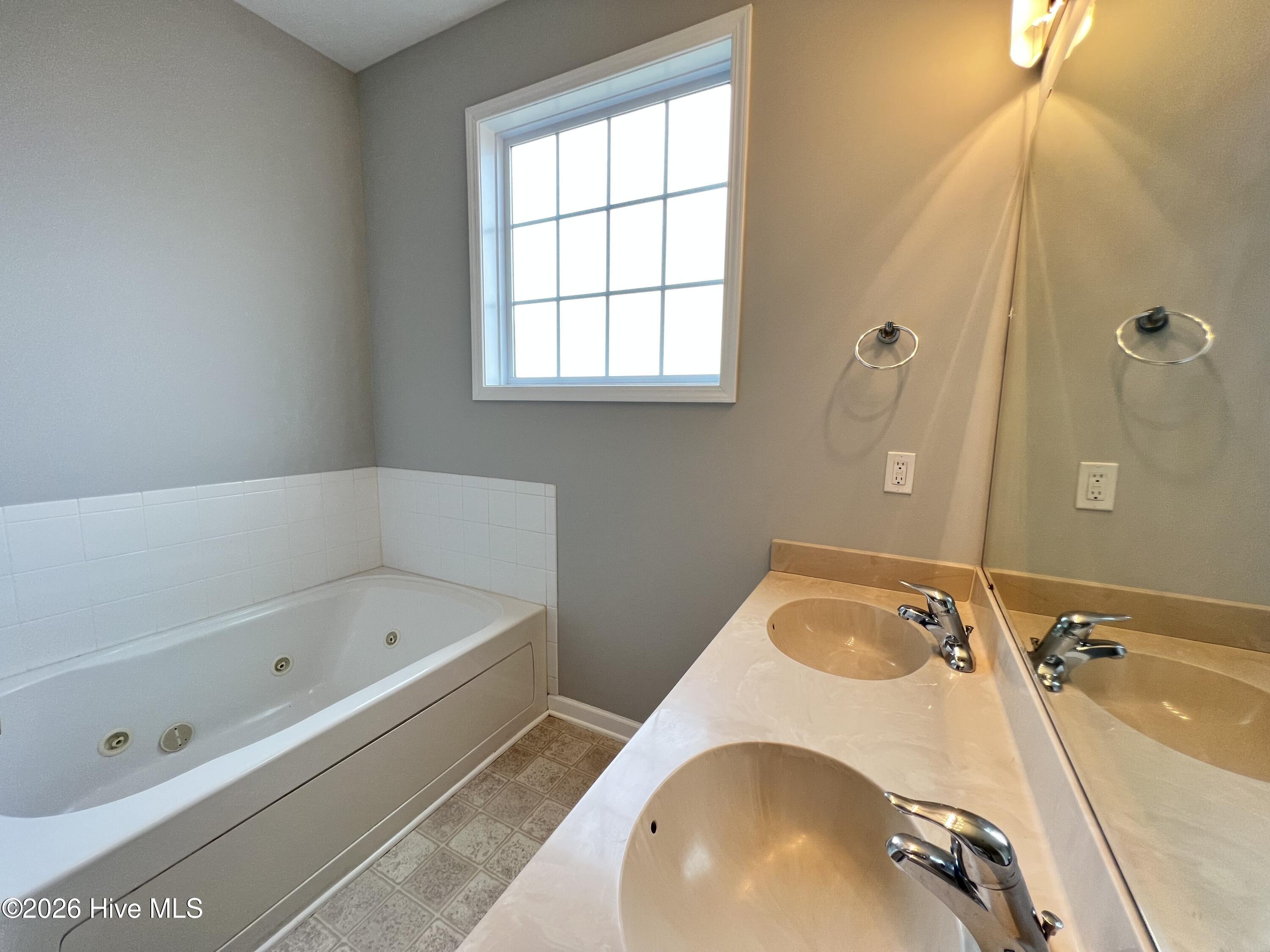 100568625 | Photo 11