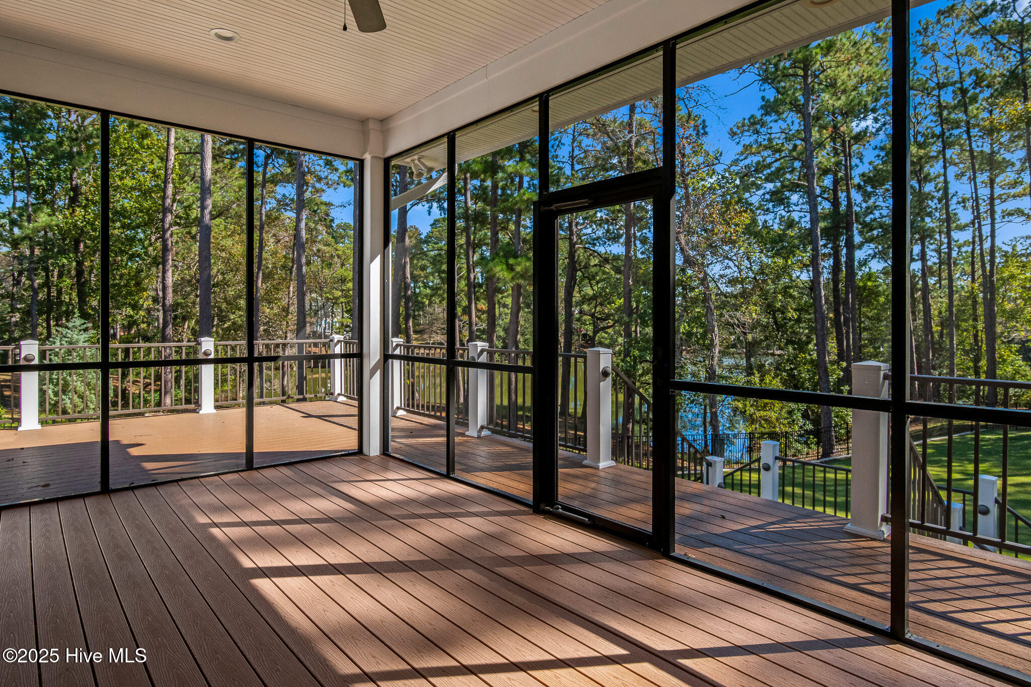 100540412 | Photo 56