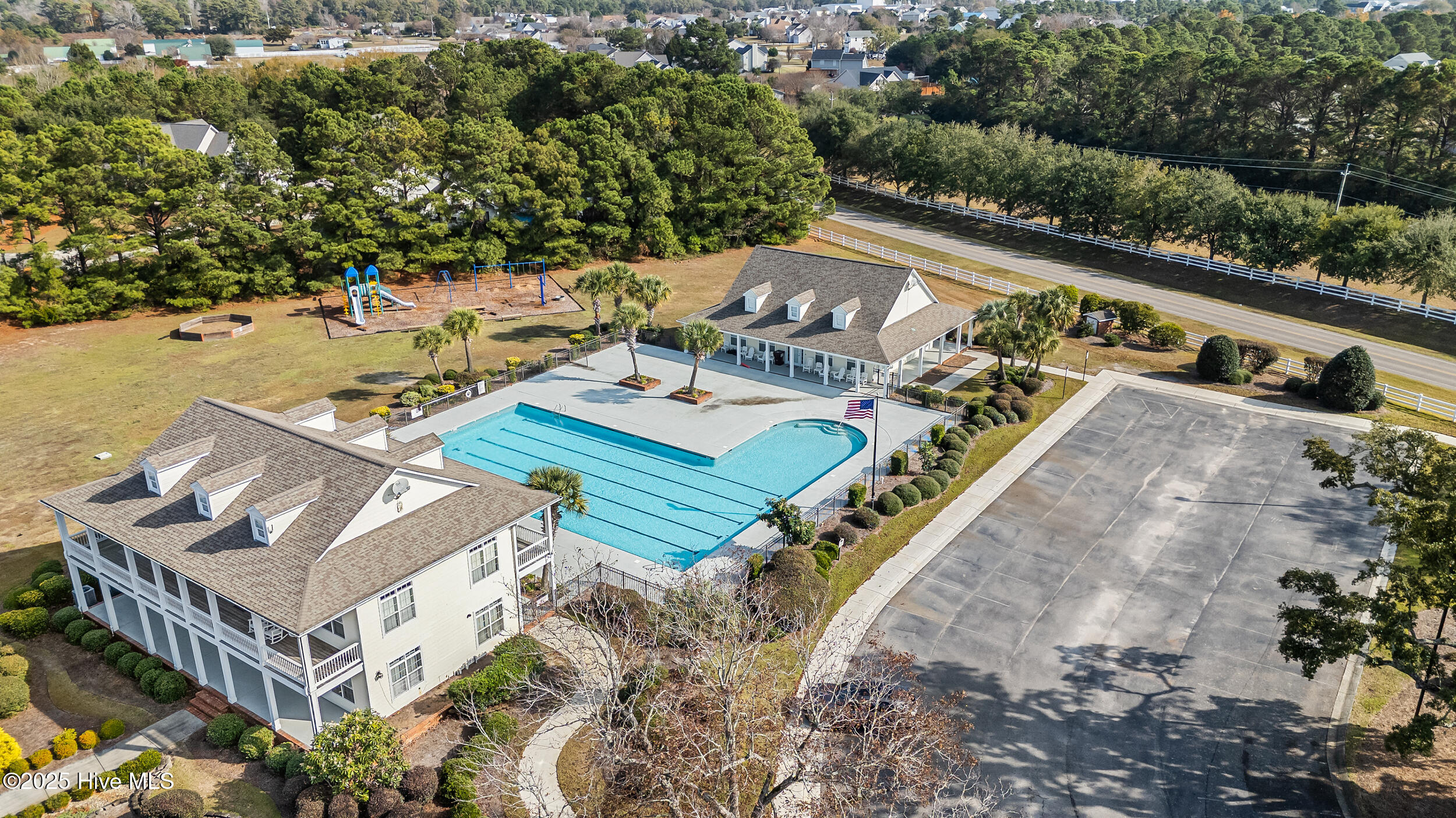 100570509 | Photo 93