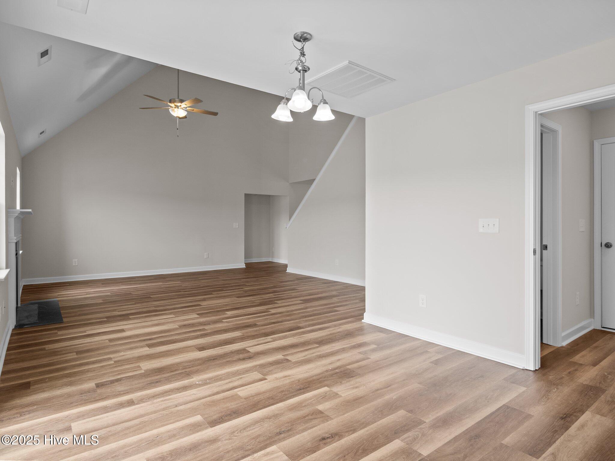 100511213 | Photo 43