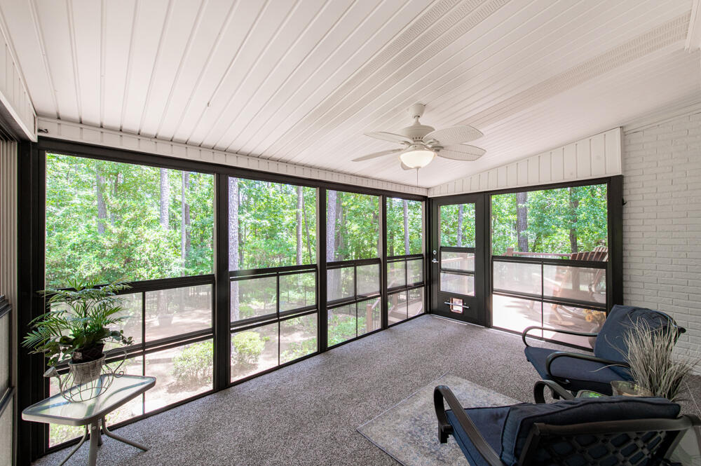 Screened-in Porch!