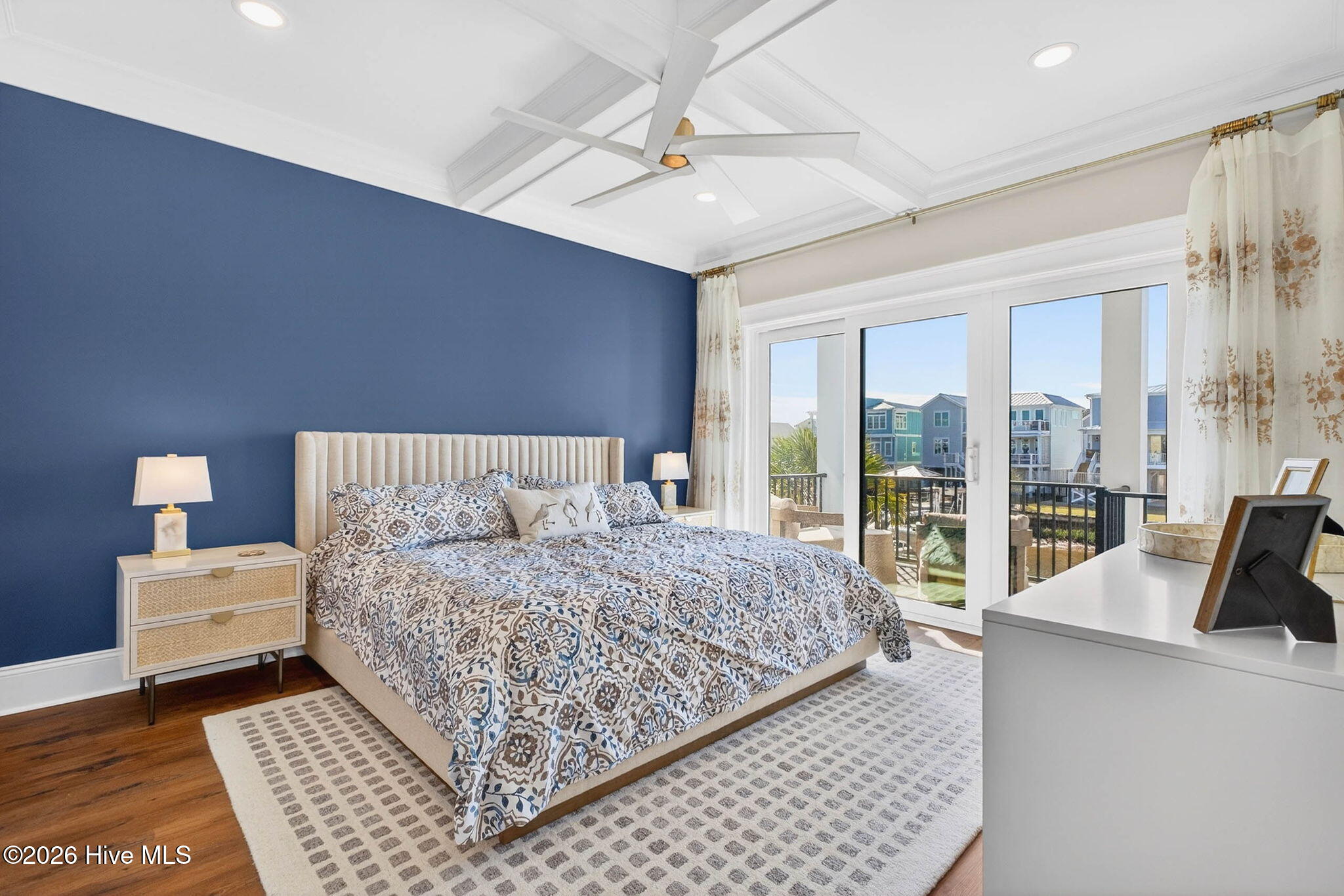 100561334 | Photo 30