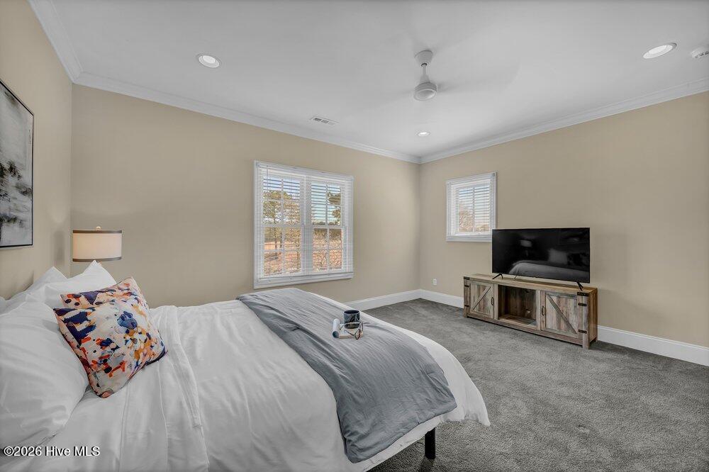 100558006 | Photo 39