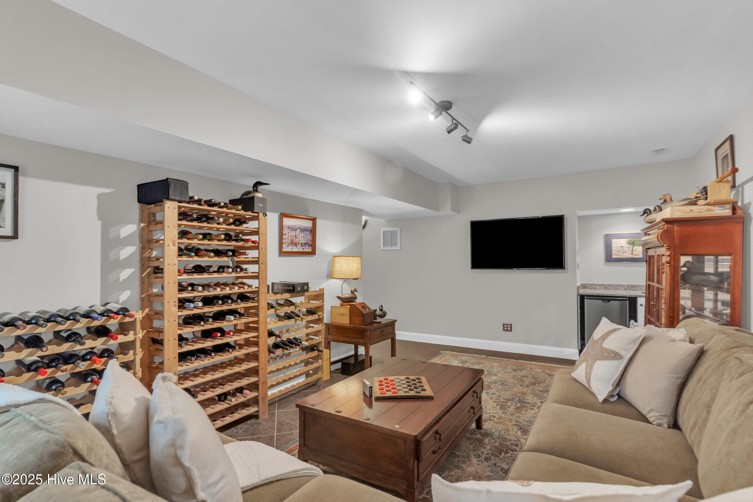 100537749 | Photo 35