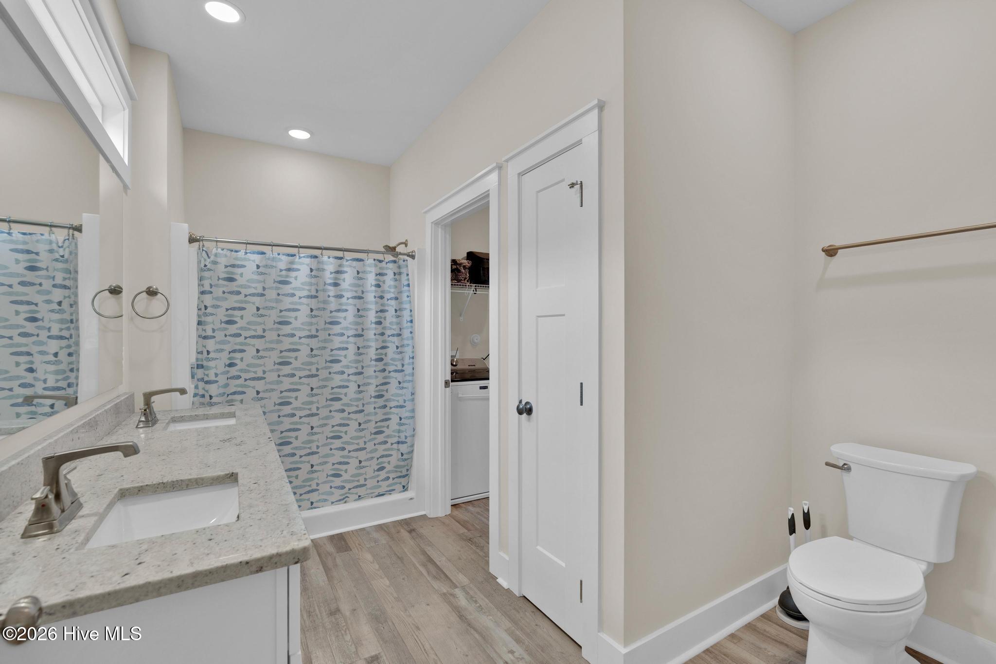 100564168 | Photo 20