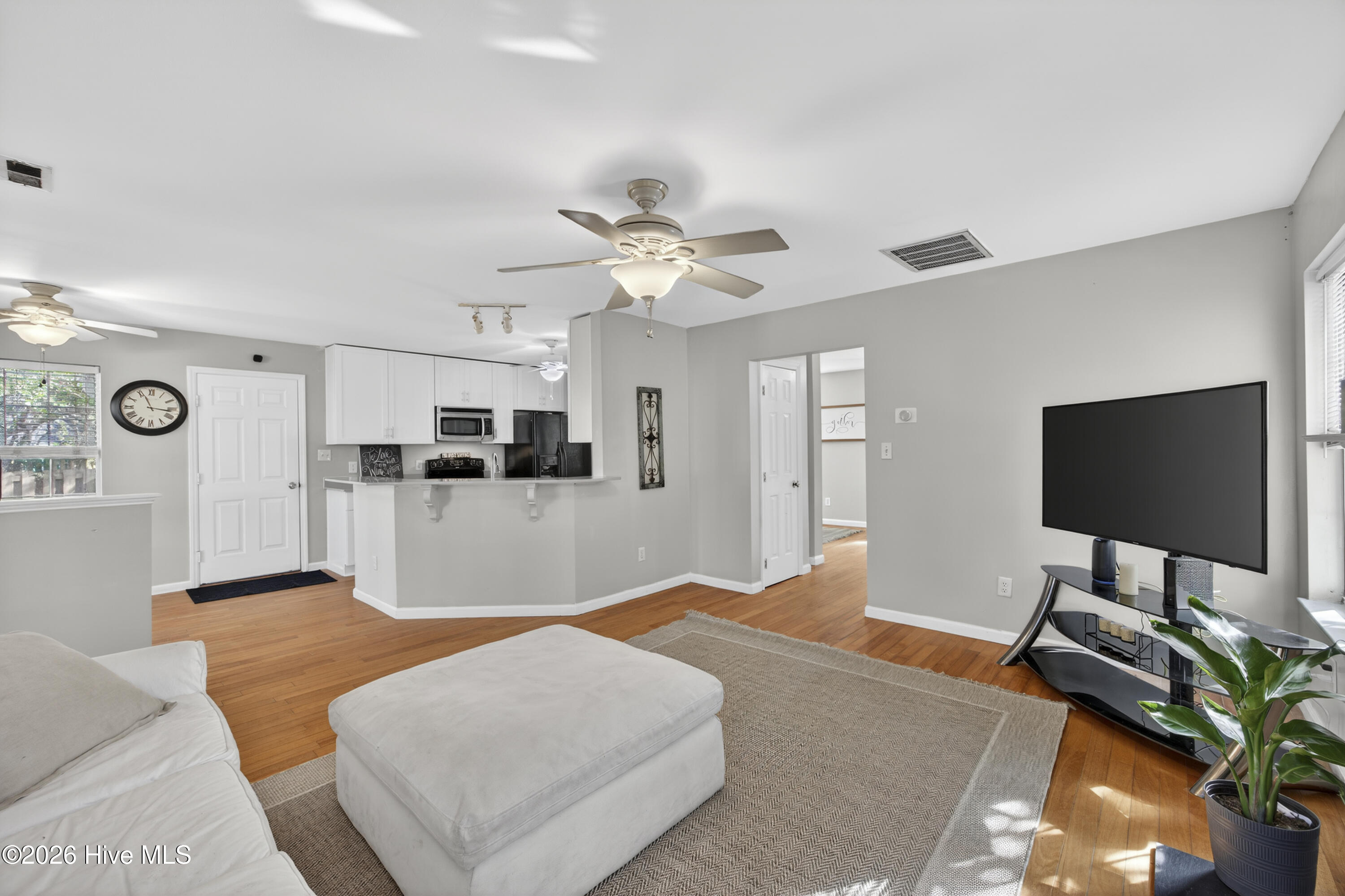 100550573 | Photo 17