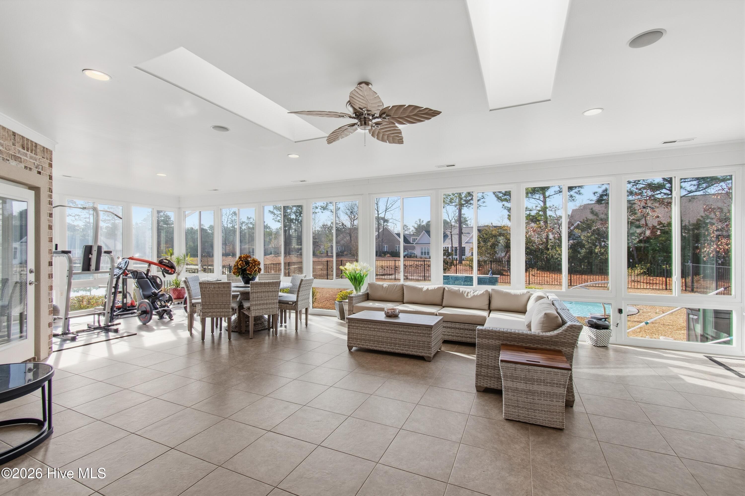 100548705 | Photo 20