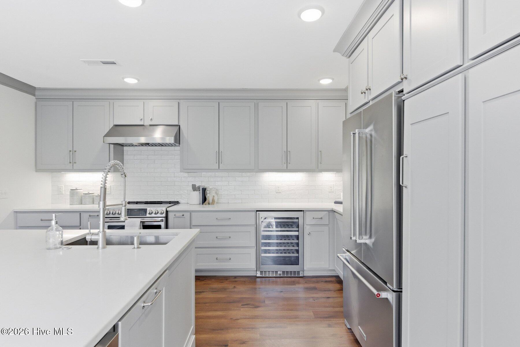 100566257 | Photo 18