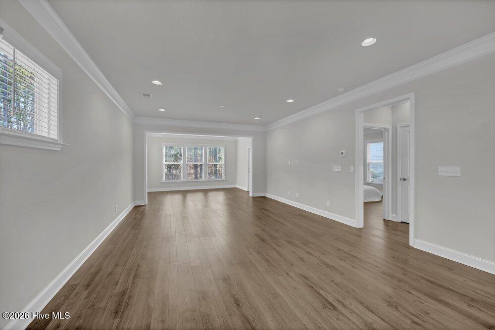 100557915 | Photo 11