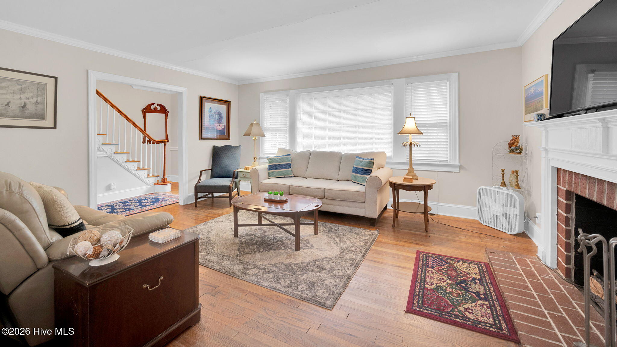 40-web-or-mls-1902 Sherwood Drive-40