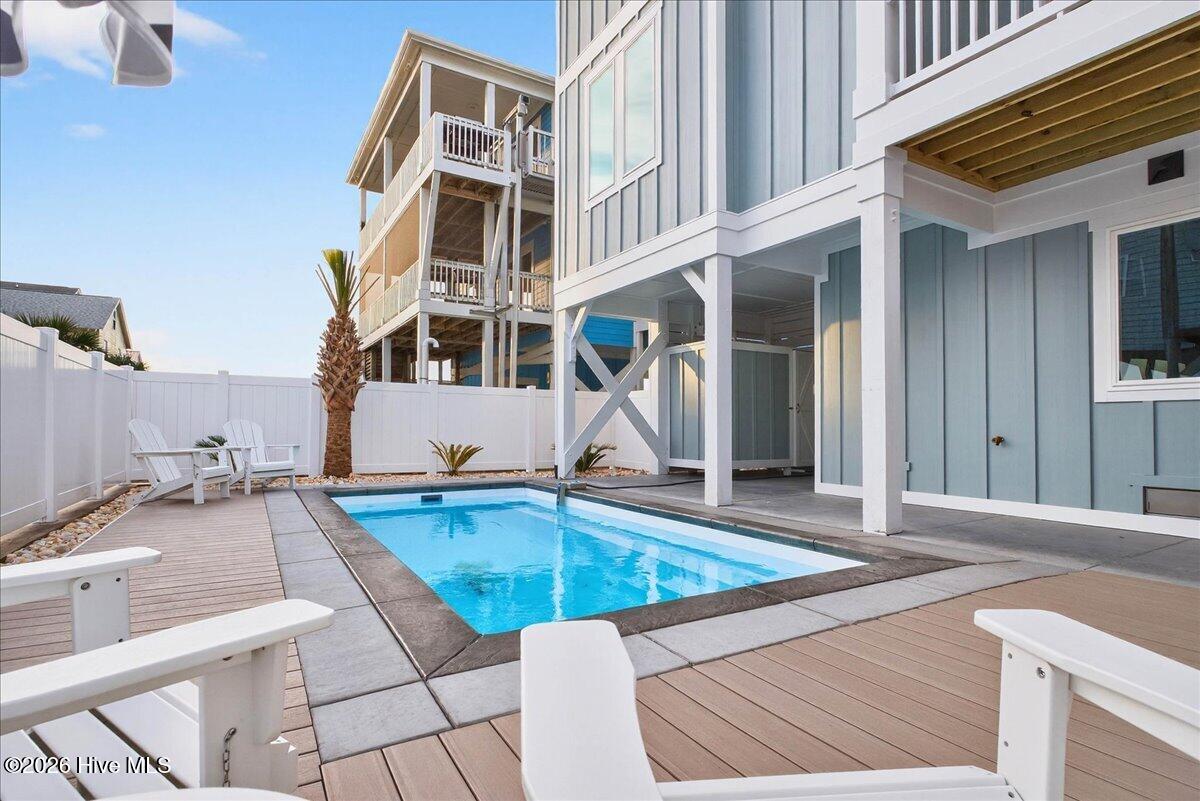 100543299 | Photo 84