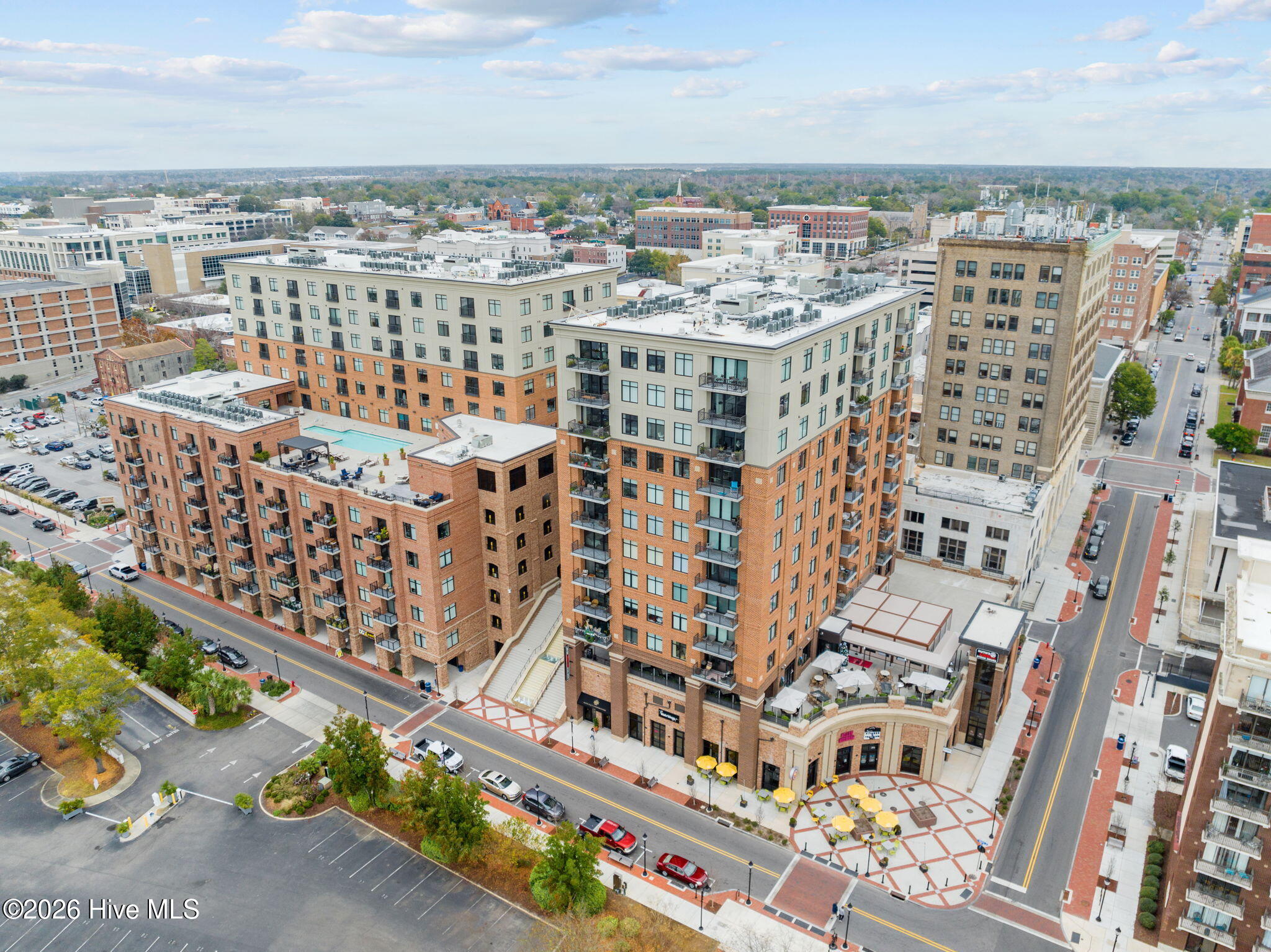 100565283 | Photo 64