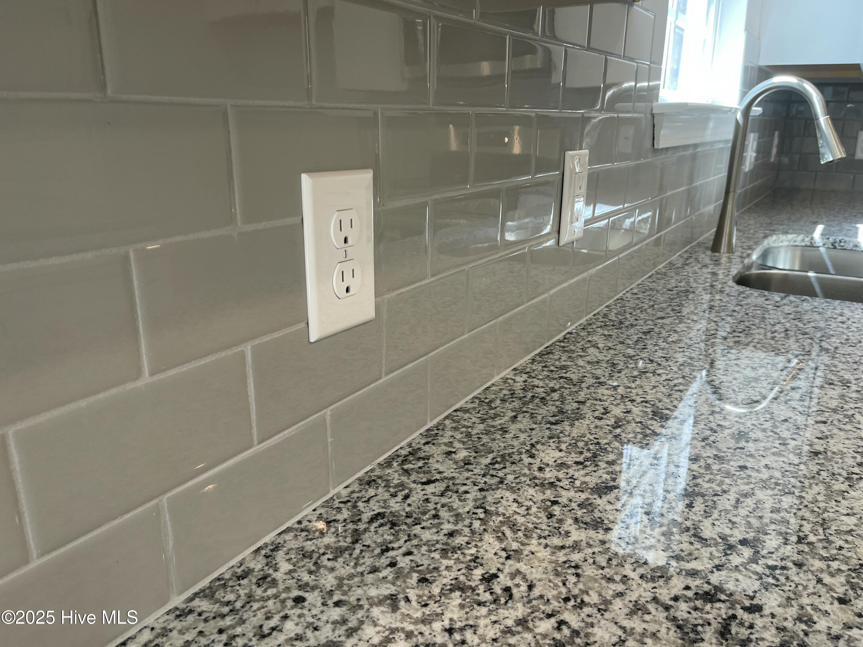 100422121 | Photo 25