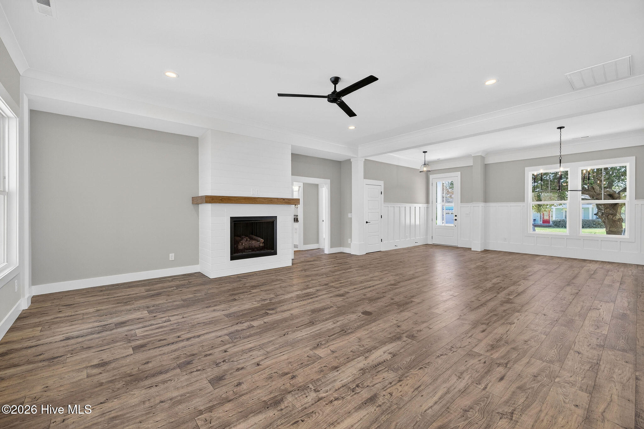 100560917 | Photo 13