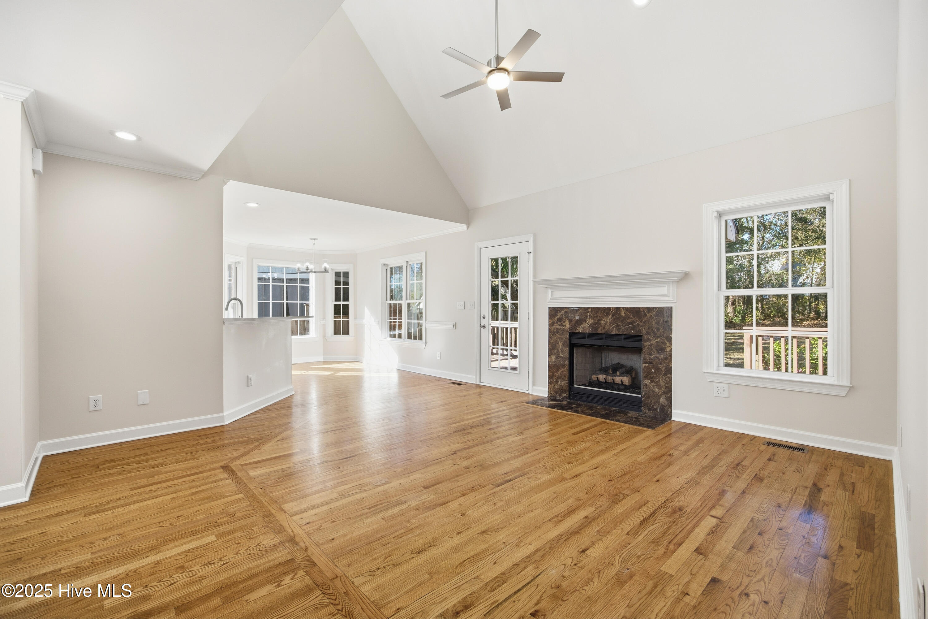 100545806 | Photo 17