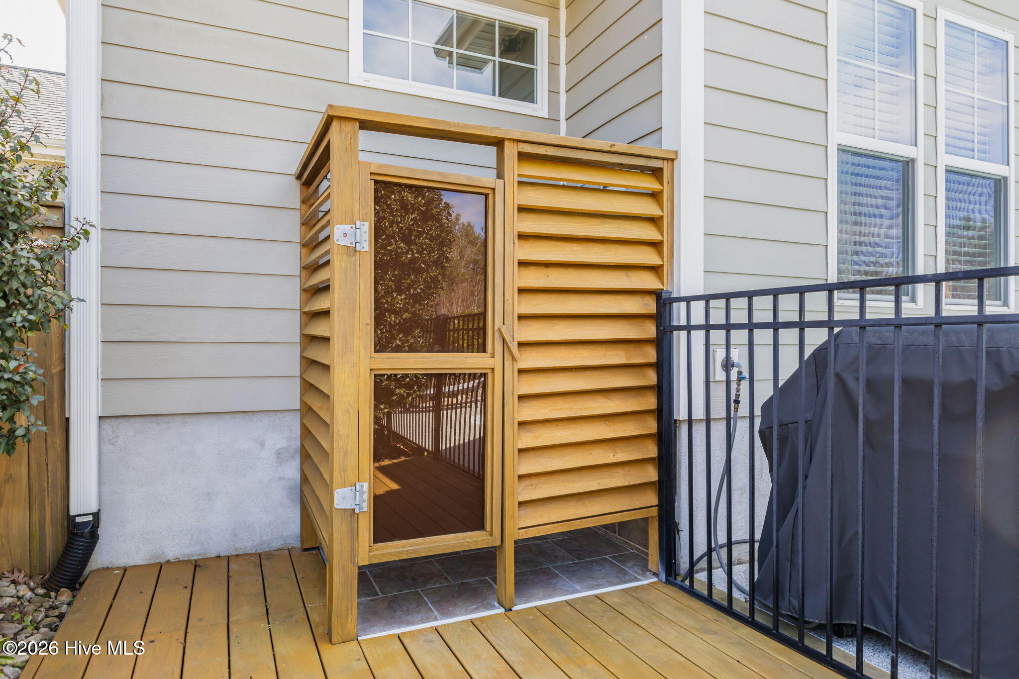 100560213 | Photo 39