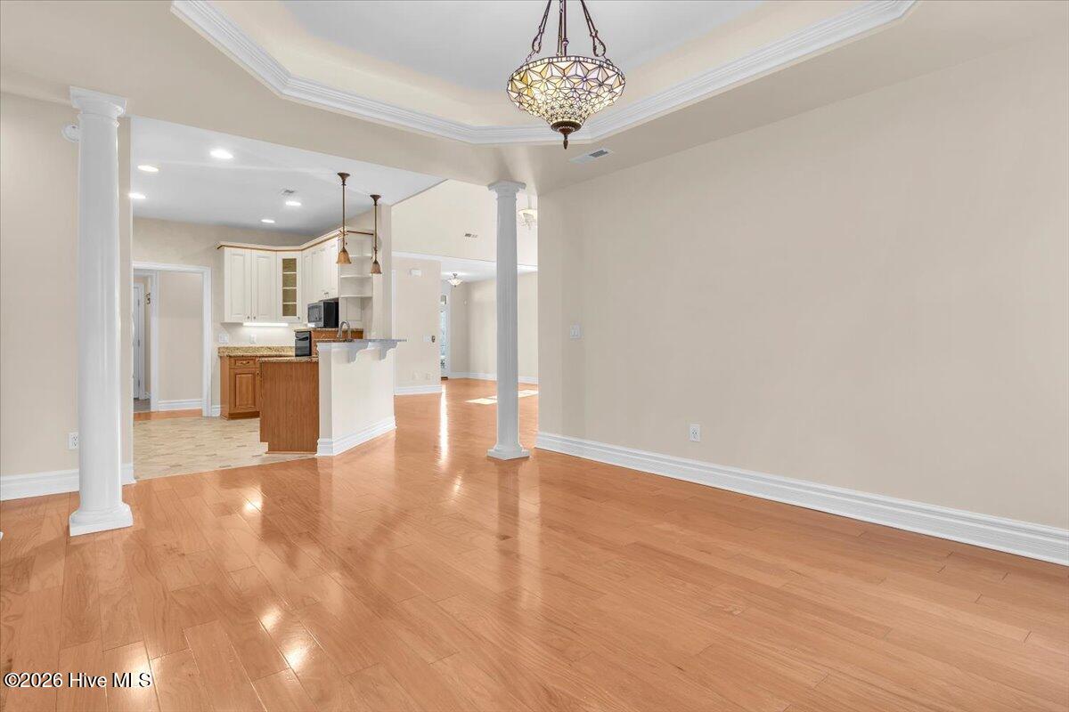 100559889 | Photo 14