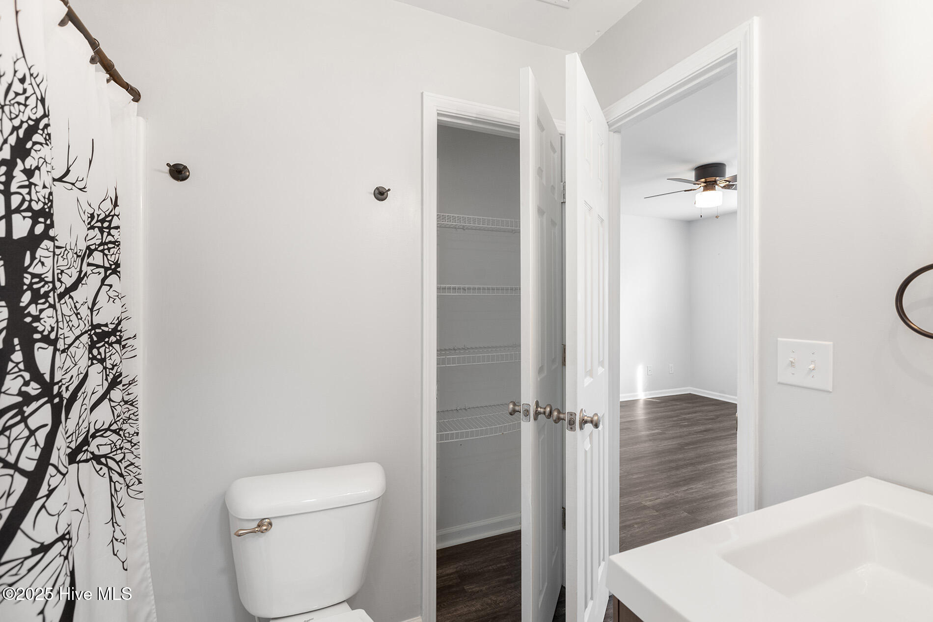 100526047 | Photo 21