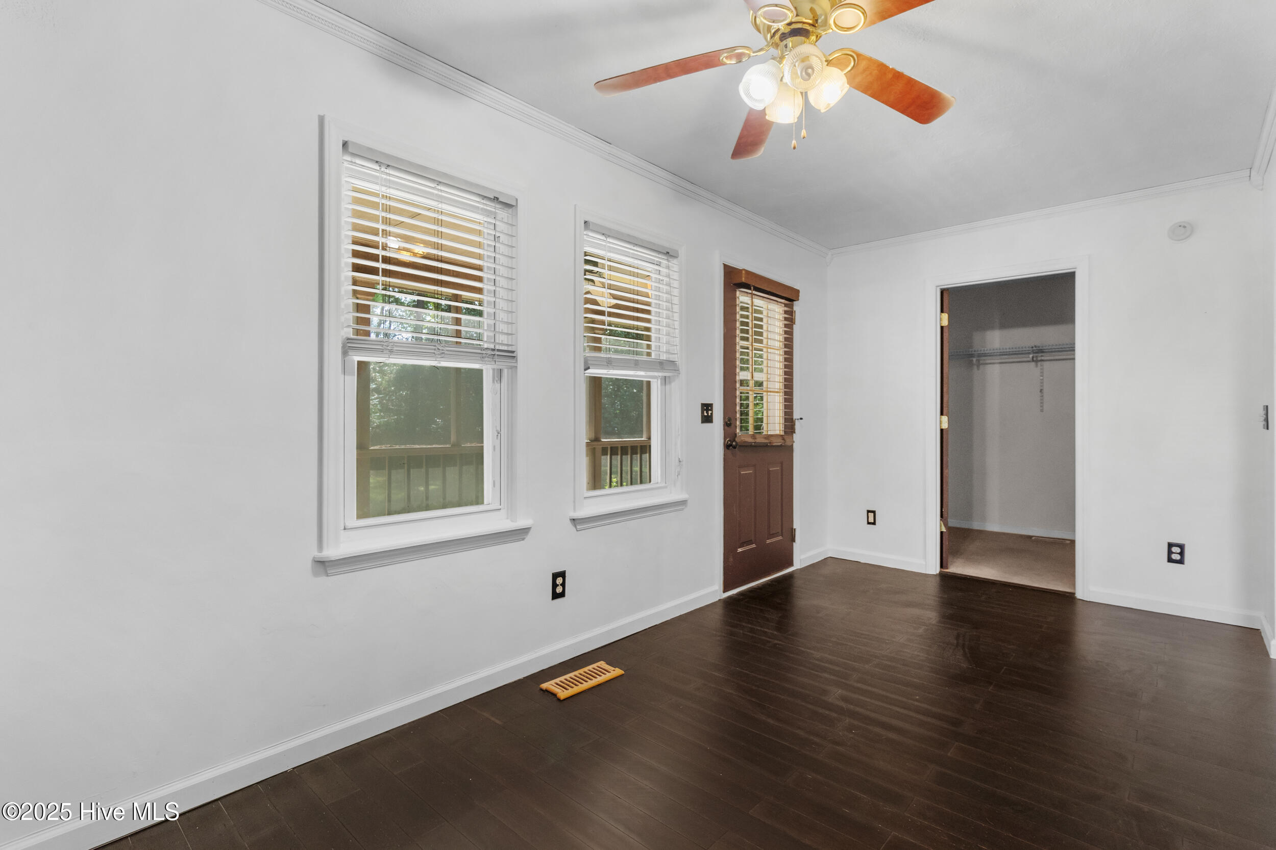 100535296 | Photo 28