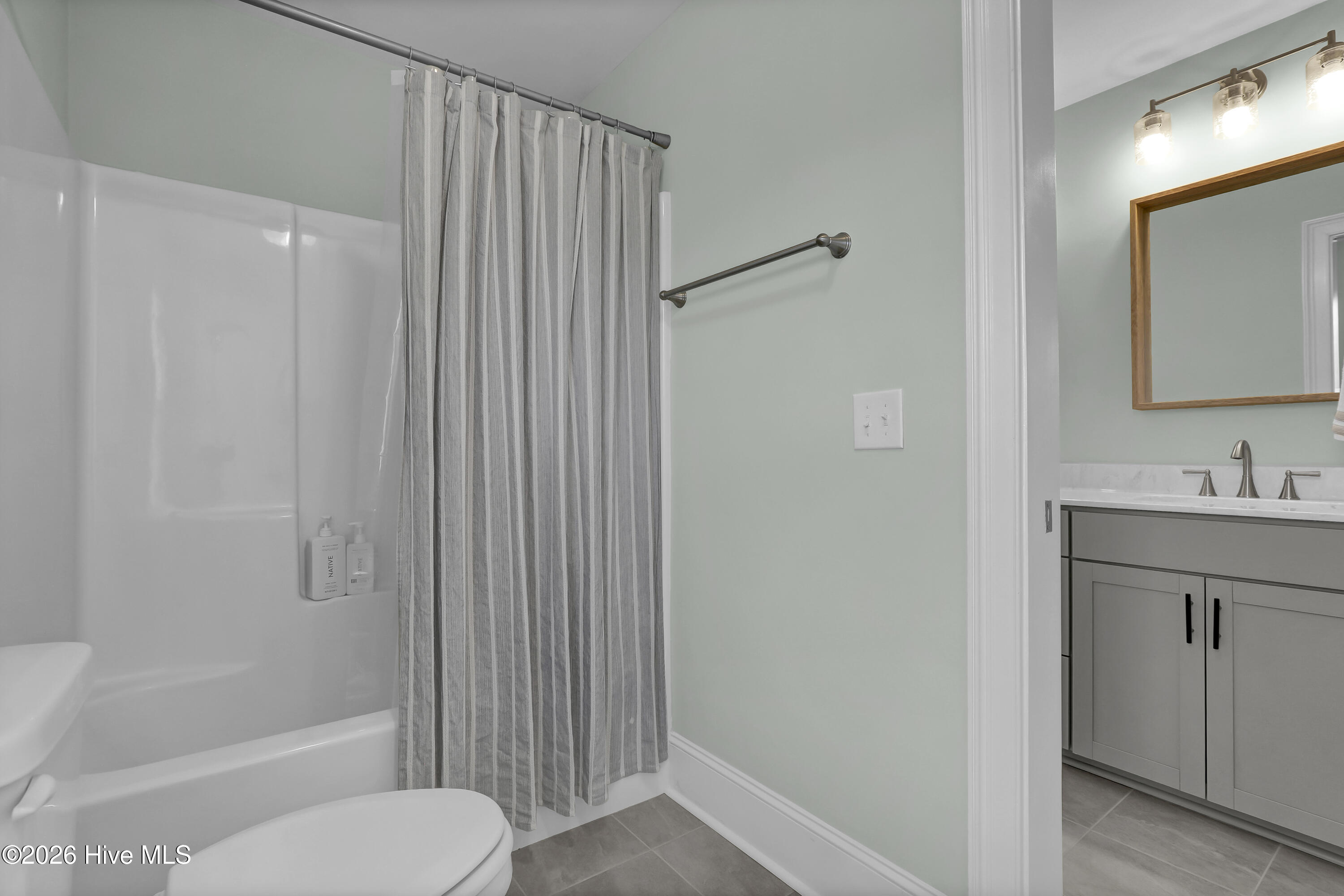 100558429 | Photo 44