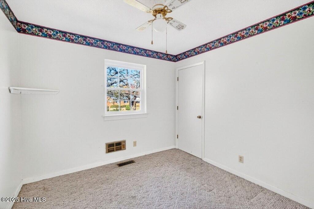 100545243 | Photo 13