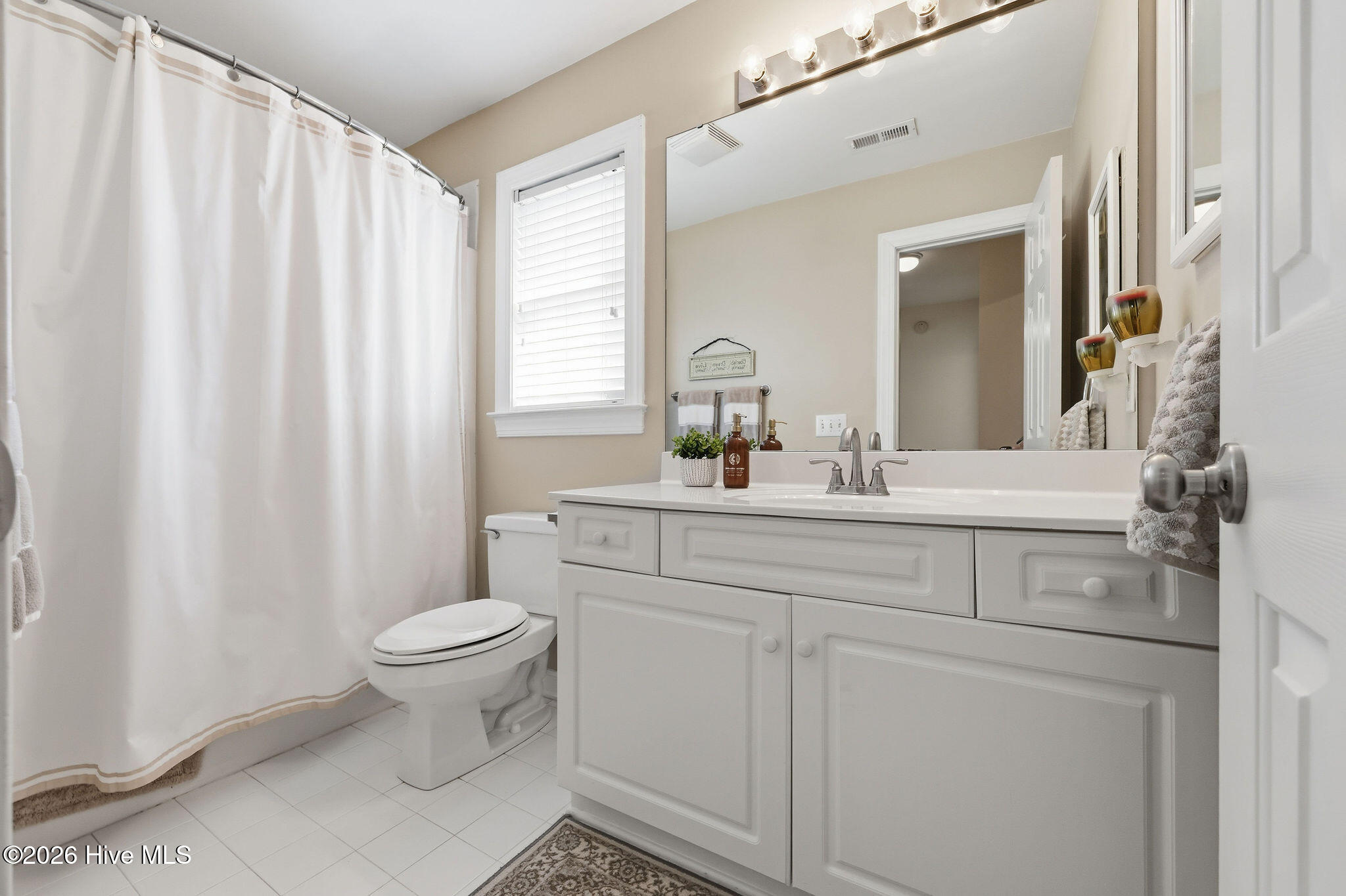 100556784 | Photo 51