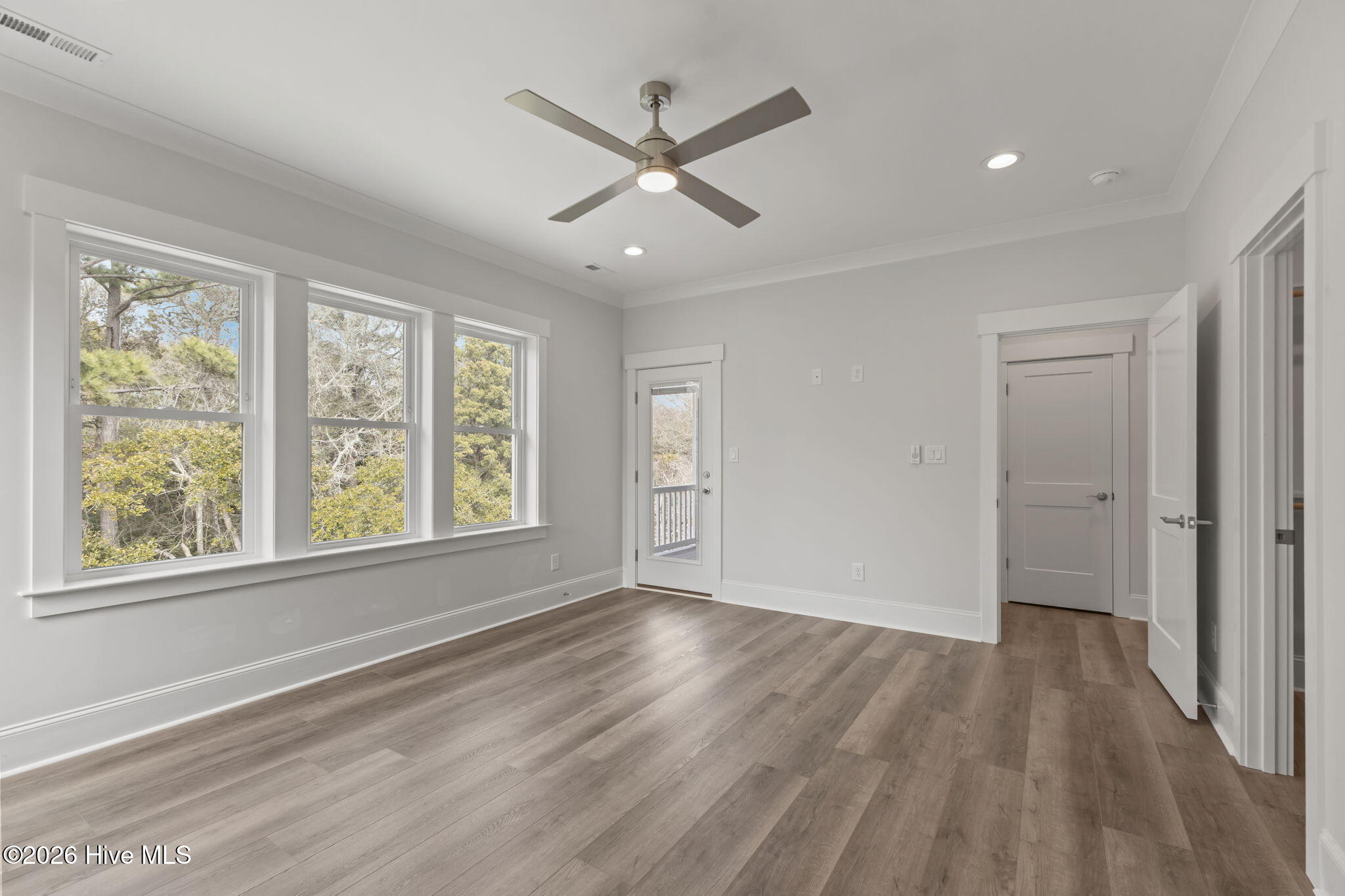 100553636 | Photo 18