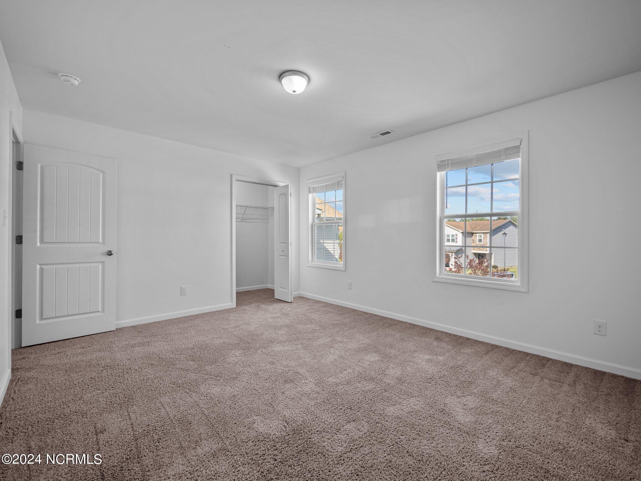 100567210 | Photo 11