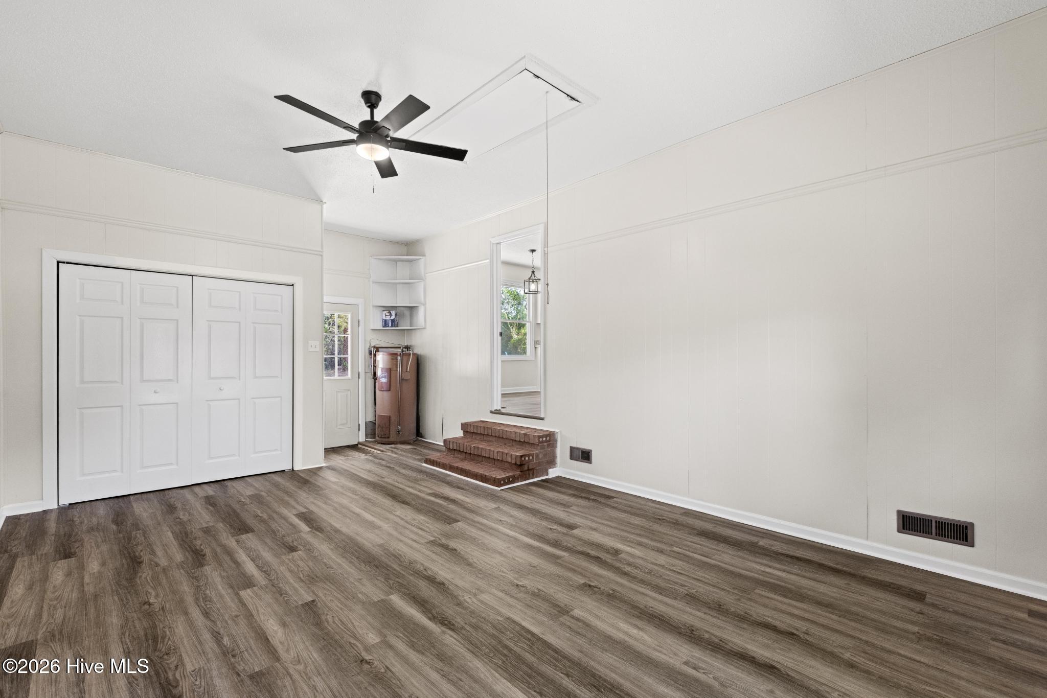 100565282 | Photo 26