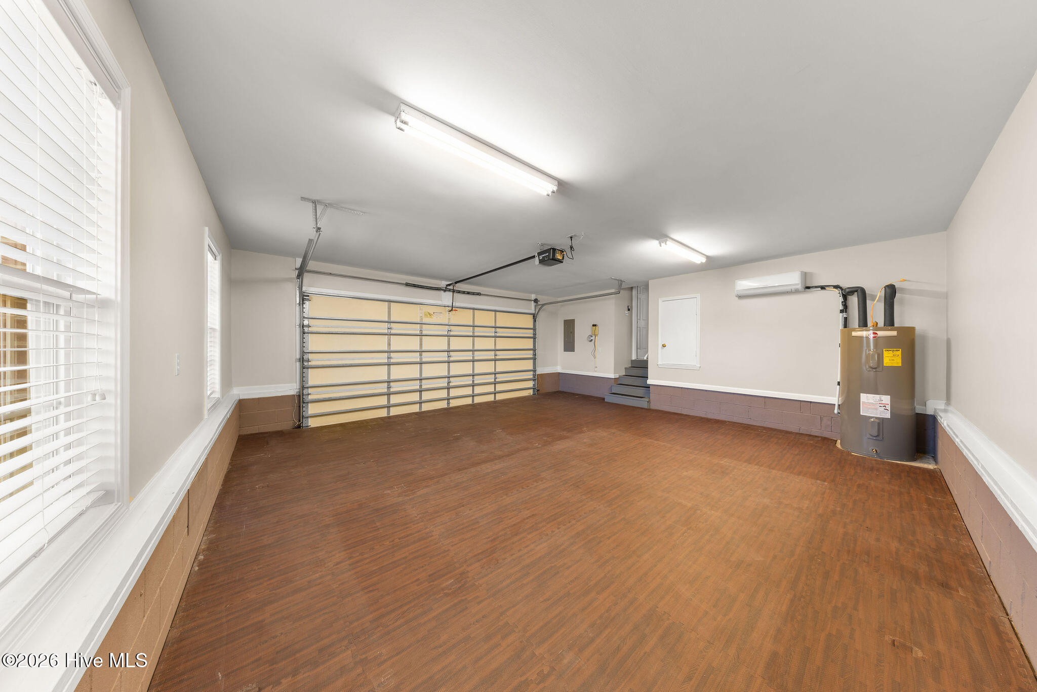 100554180 | Photo 17