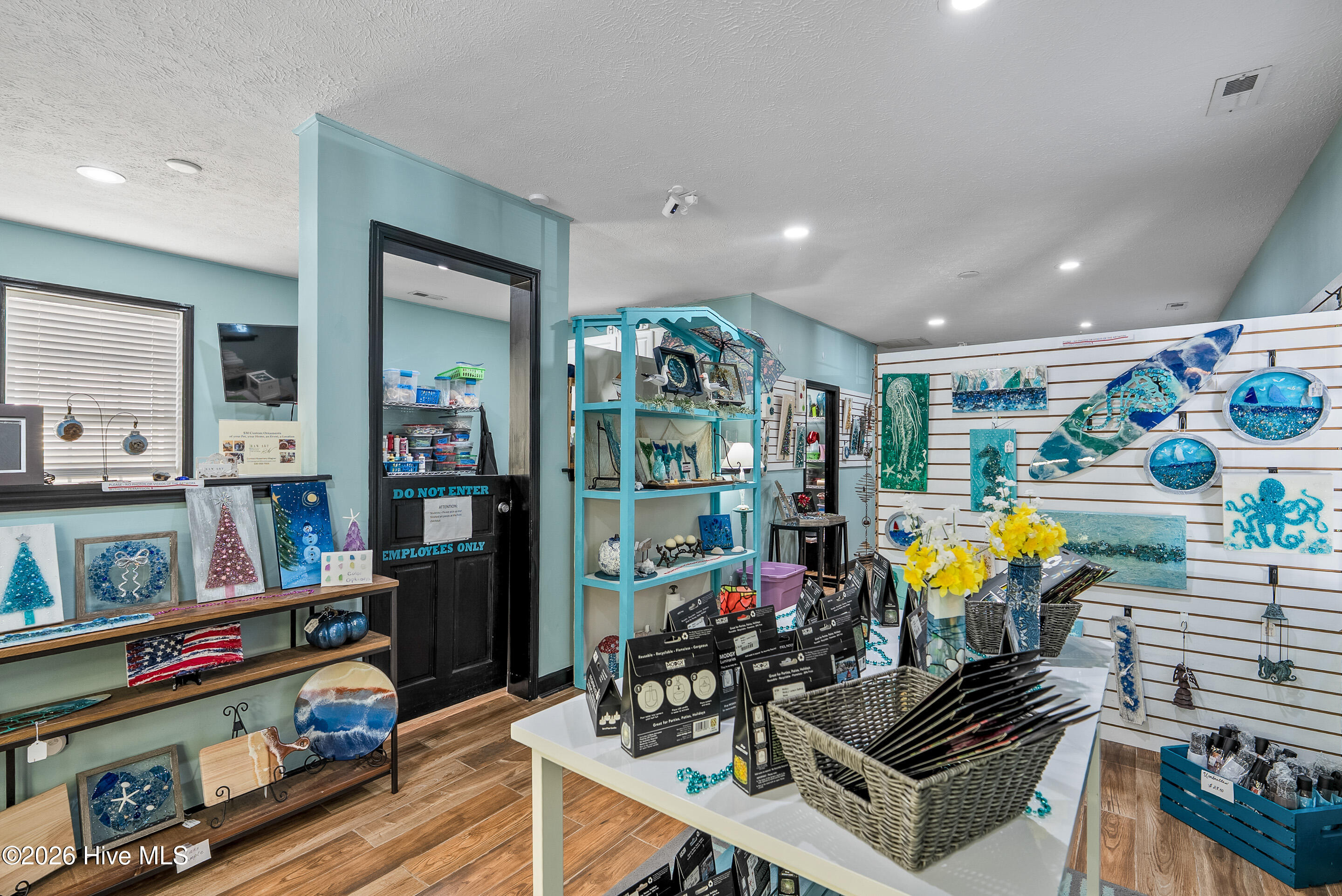 100556890 | Photo 16