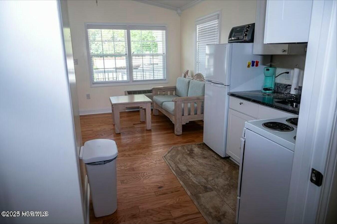 100490306 | Photo 14