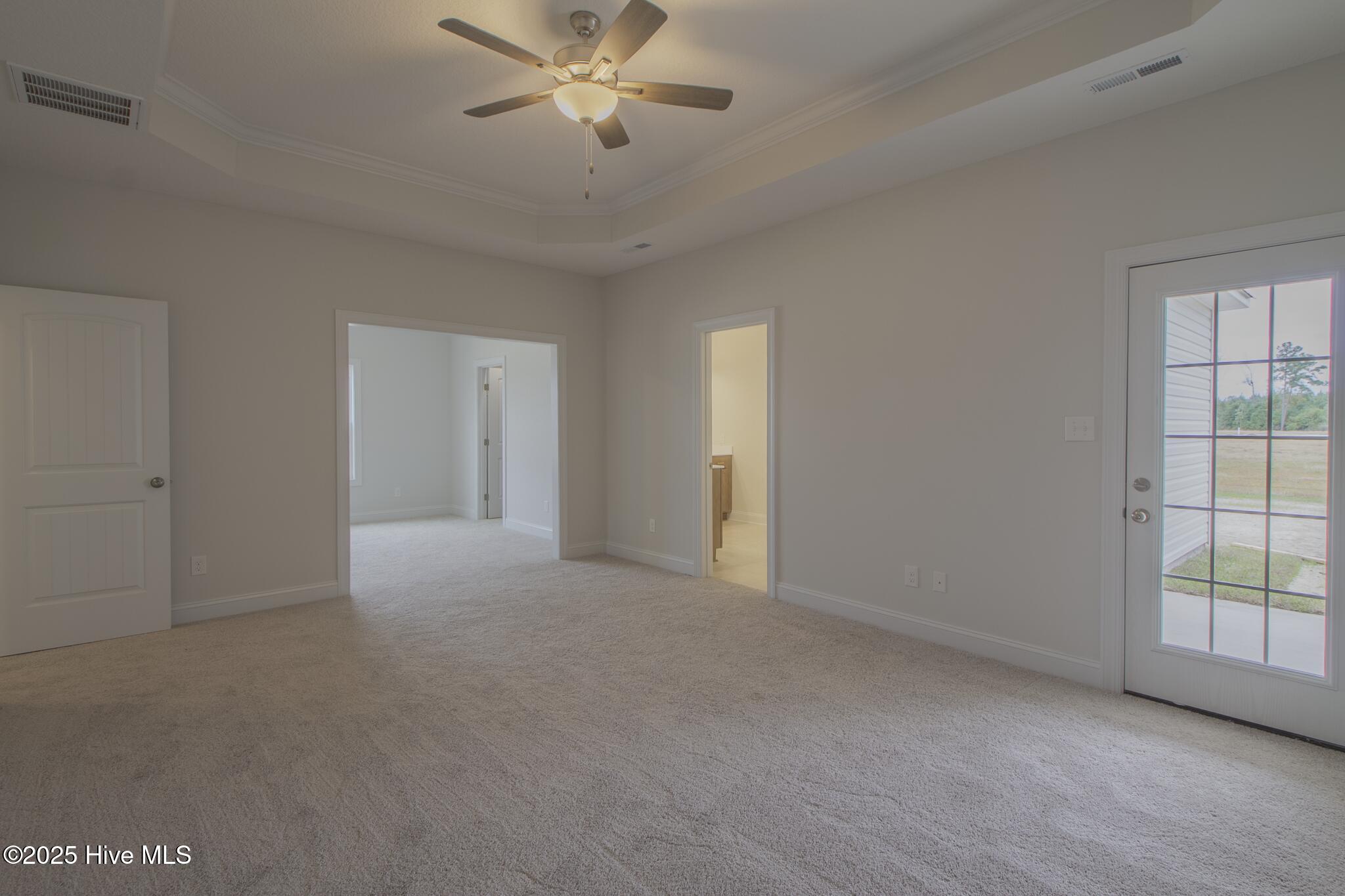 100497449 | Photo 16