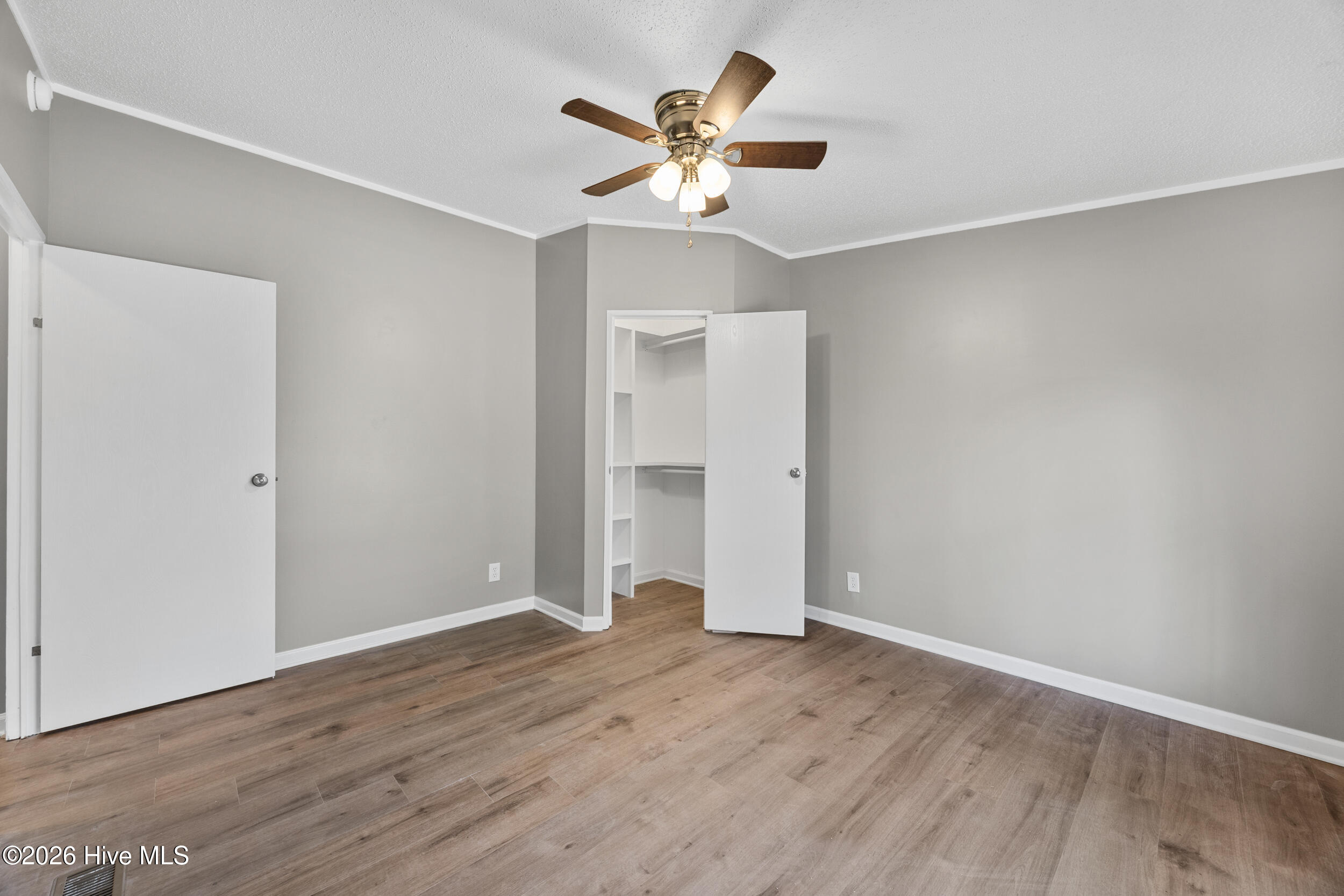 100560049 | Photo 22