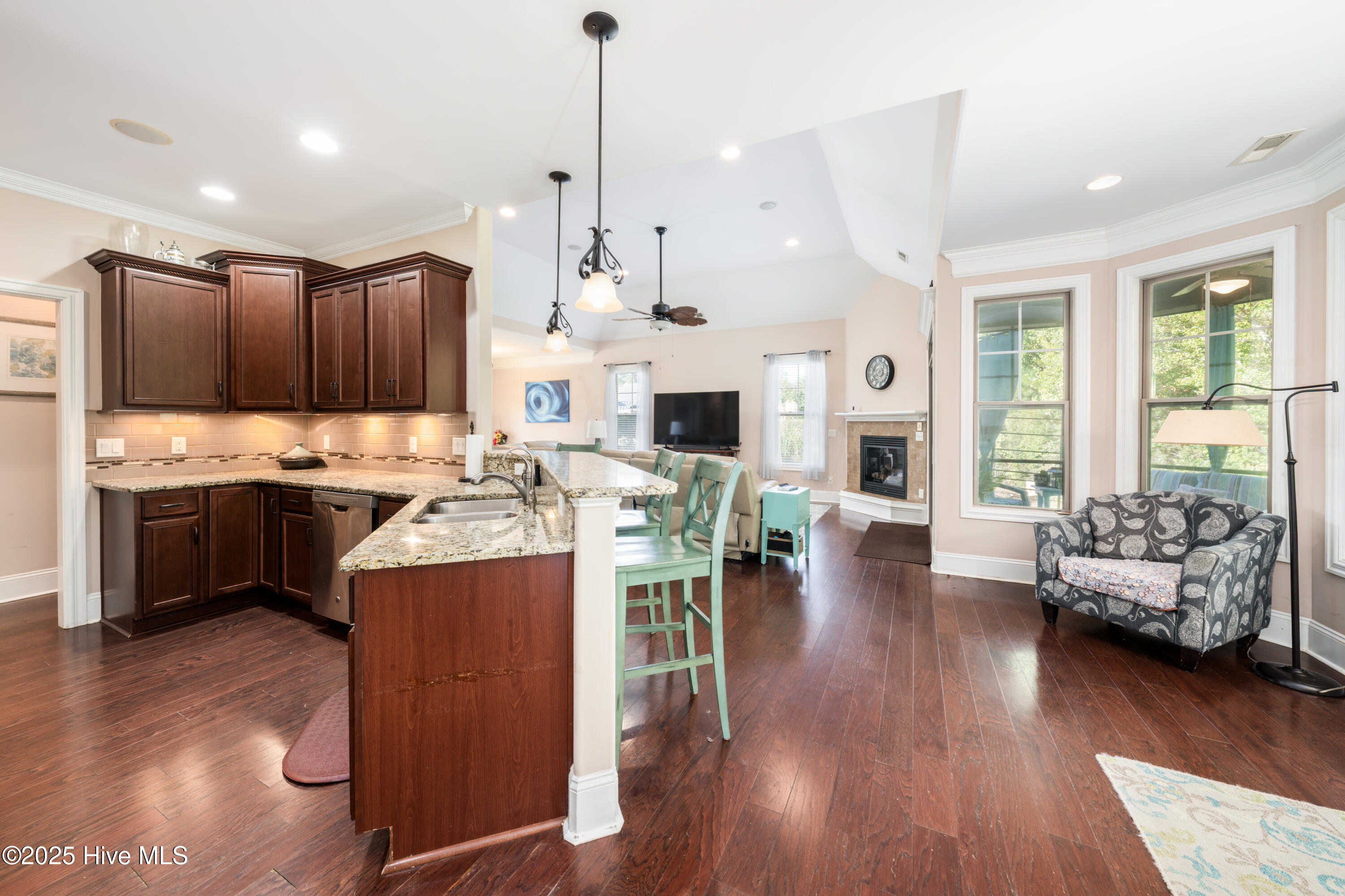 100535400 | Photo 10