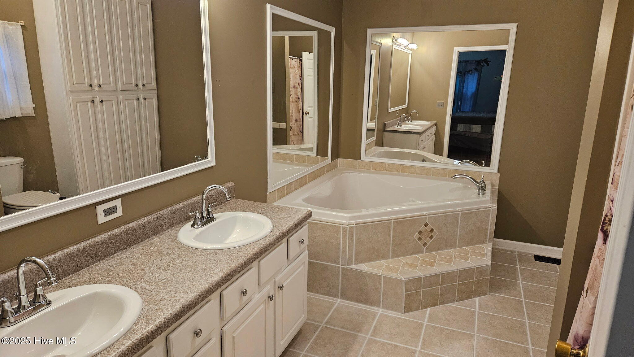 100531169 | Photo 39