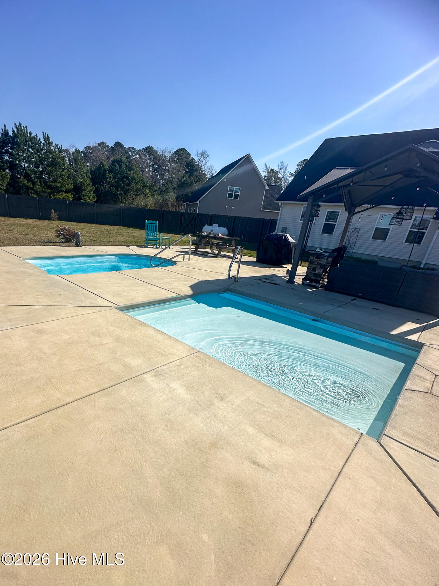 100568057 | Photo 23