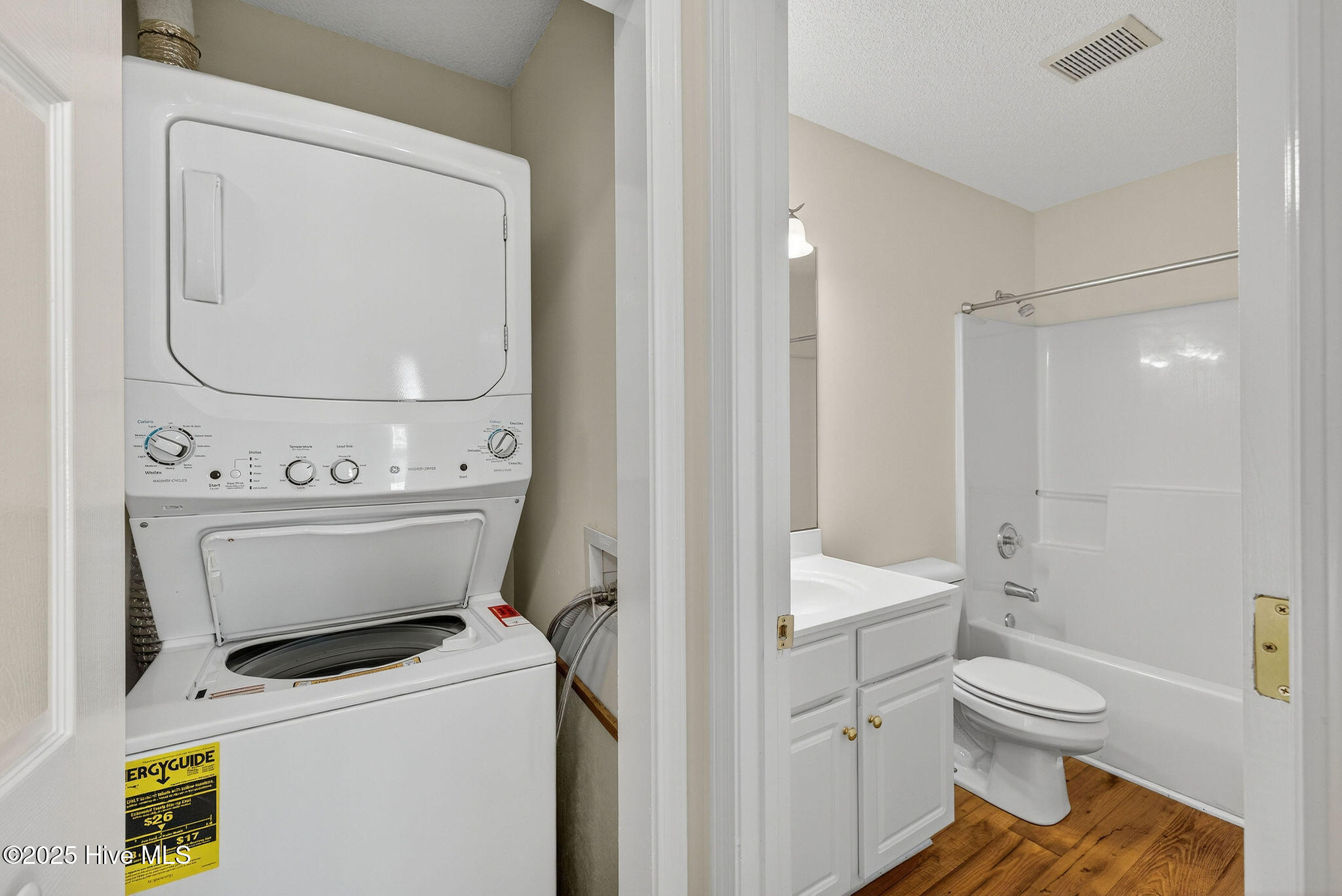 100537353 | Photo 30