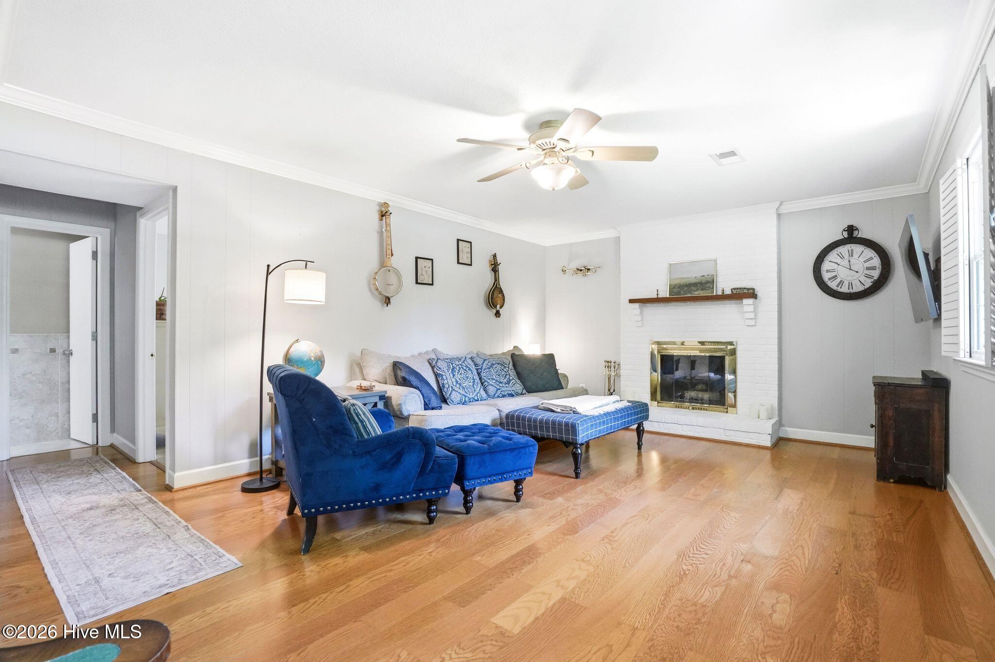 100568648 | Photo 32