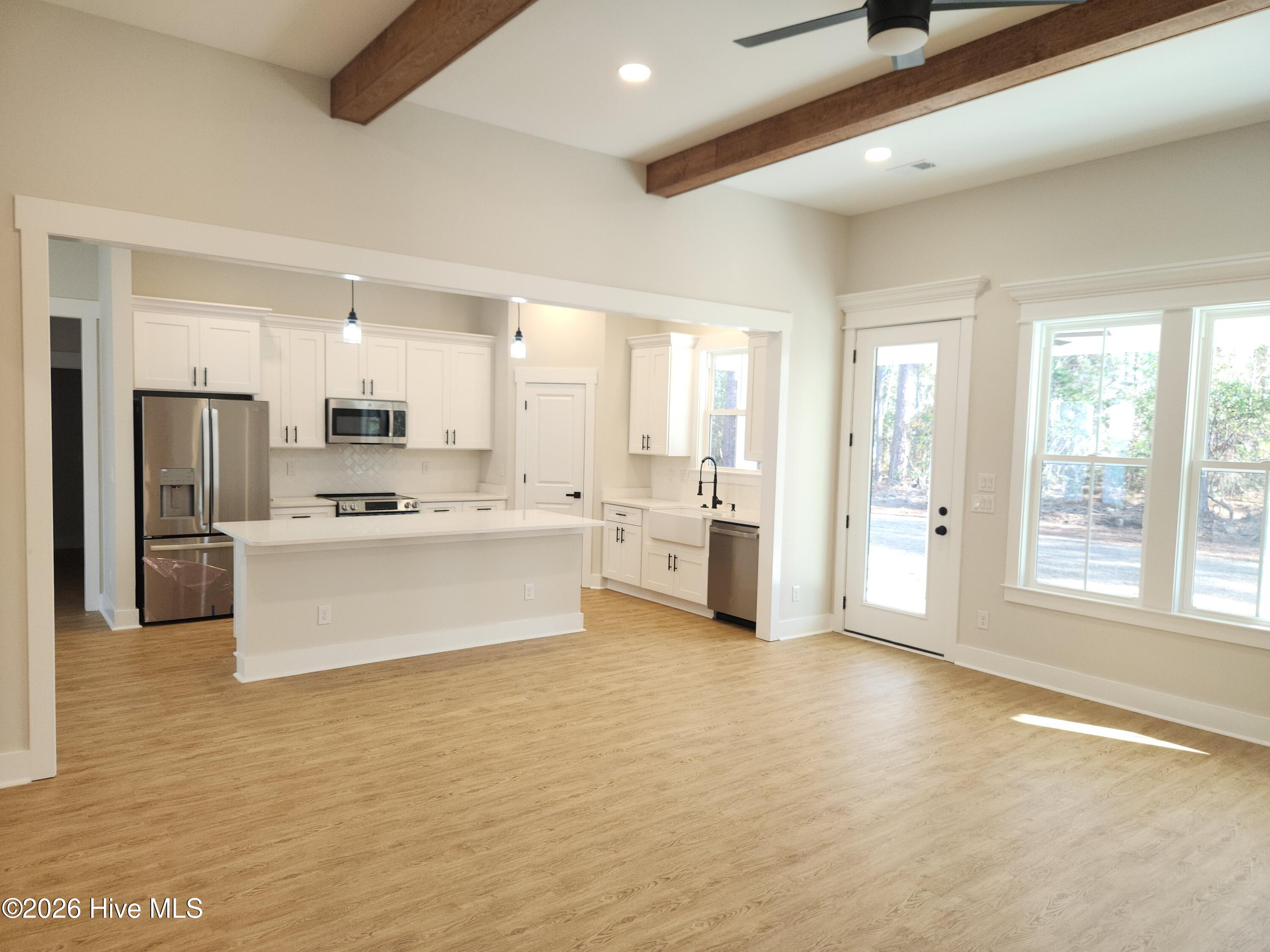 100547826 | Photo 19